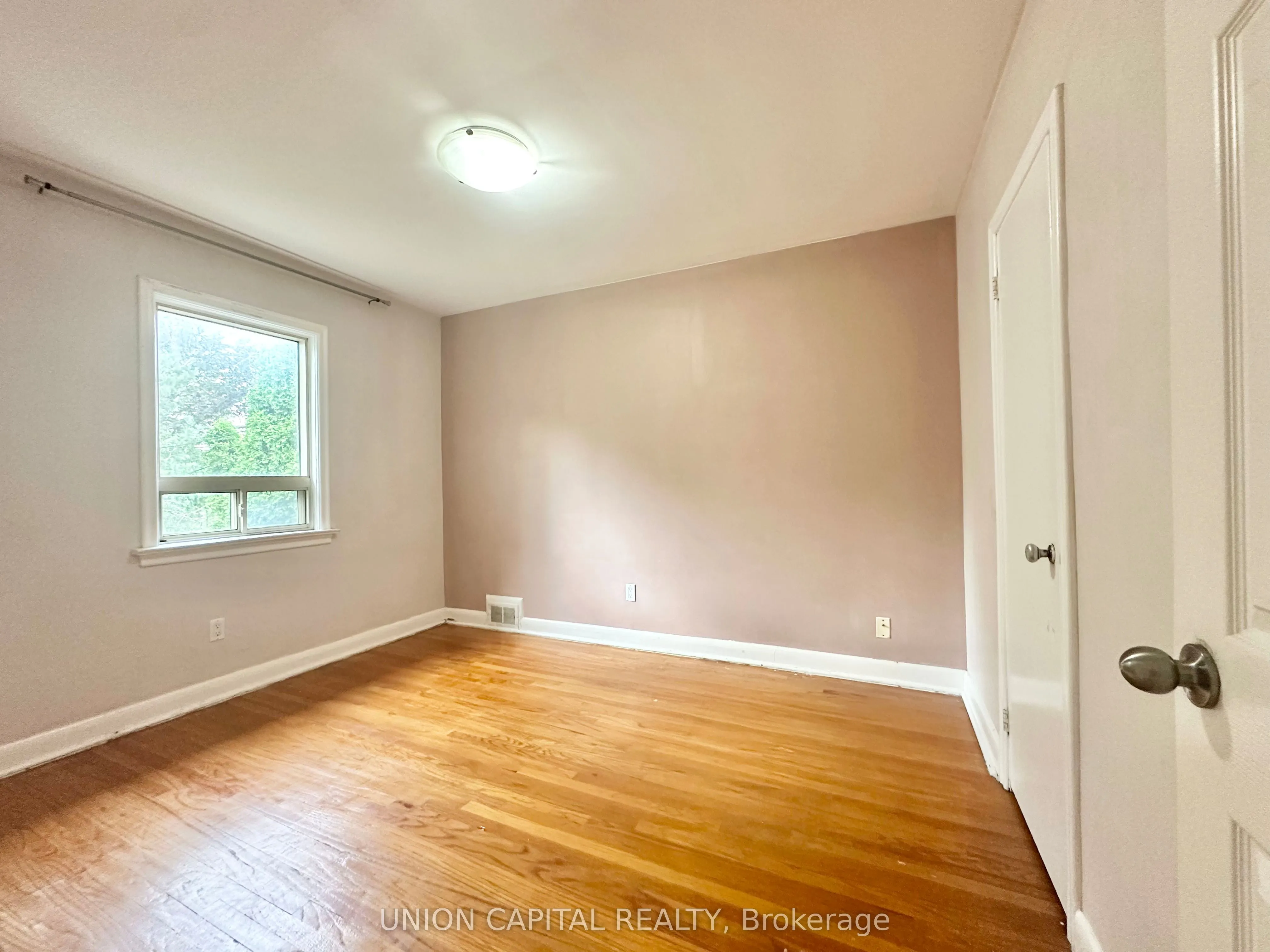 1048 Kennedy Road, #Main Floor