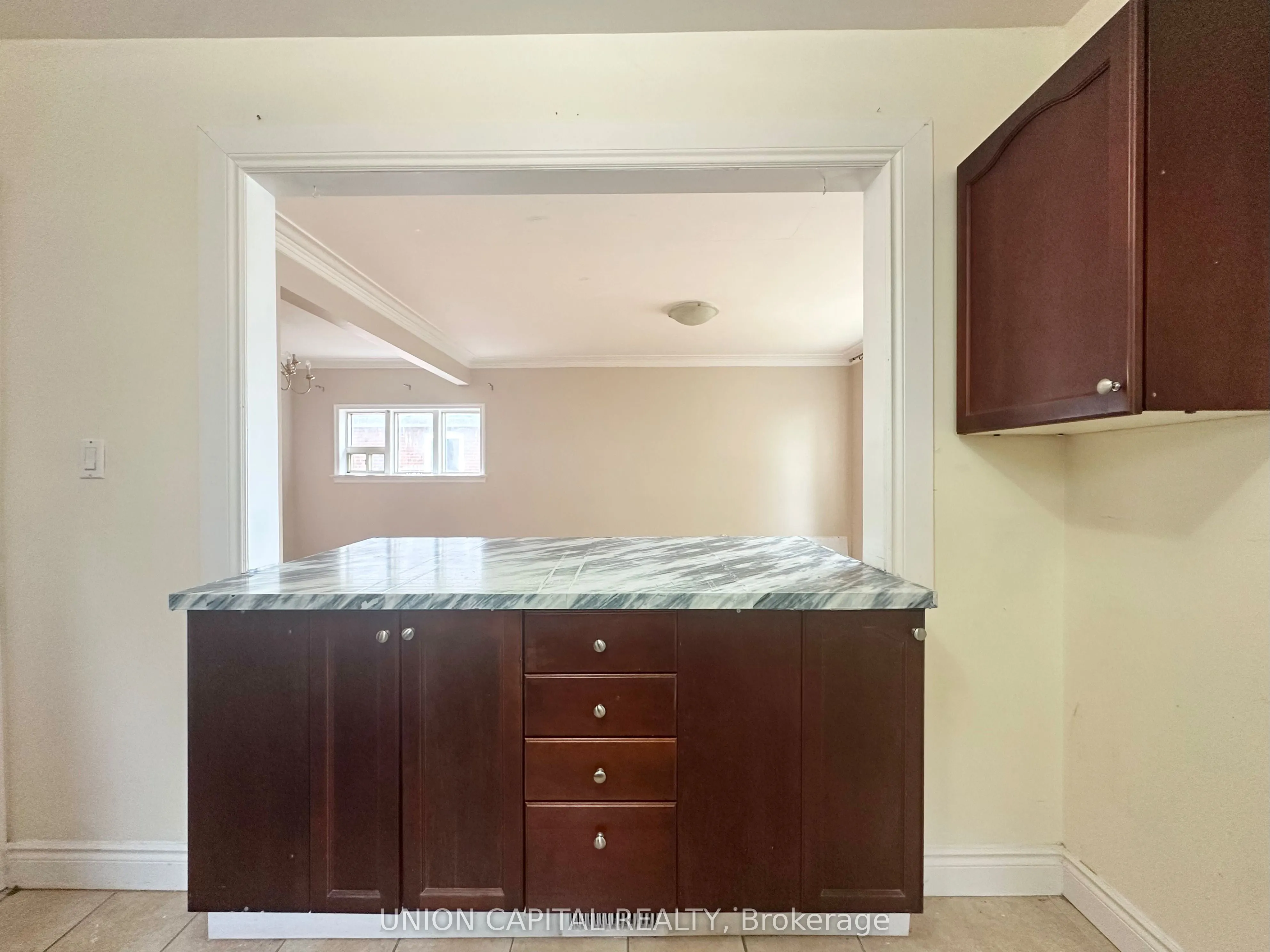 1048 Kennedy Road, #Main Floor