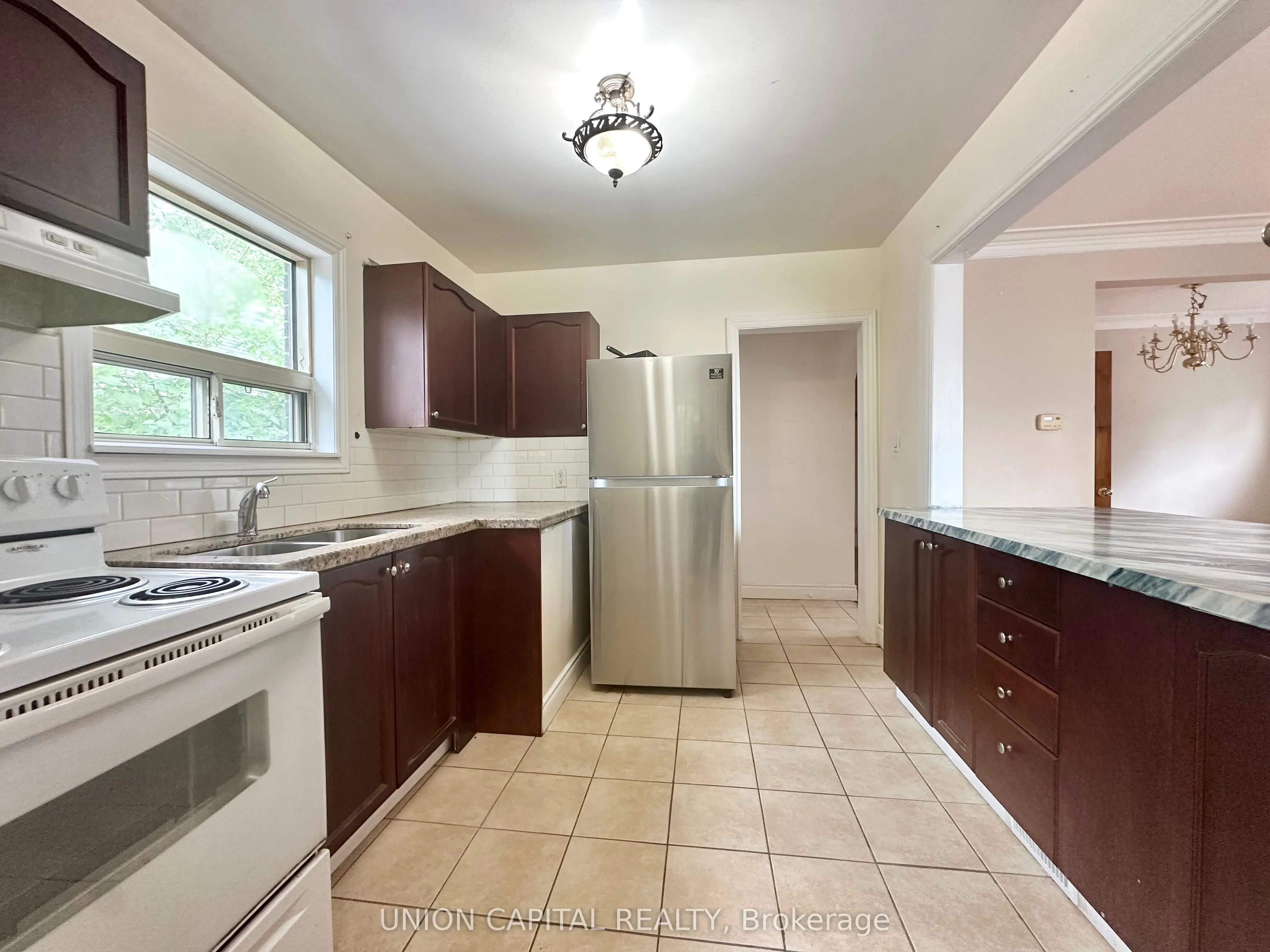 1048 Kennedy Road, #Main Floor