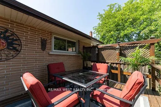 46 Orchard View Boulevard