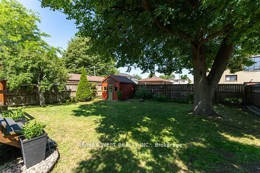 46 Orchard View Boulevard
