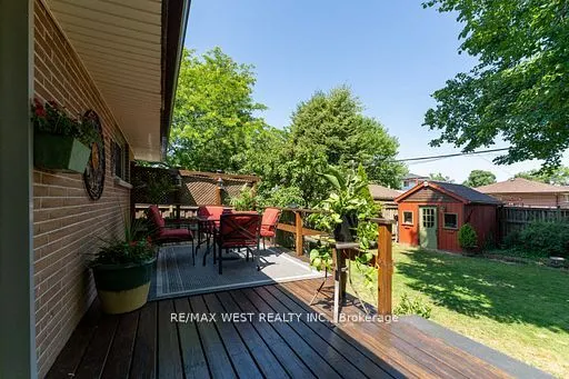 46 Orchard View Boulevard