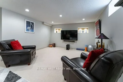46 Orchard View Boulevard