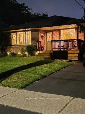 46 Orchard View Boulevard
