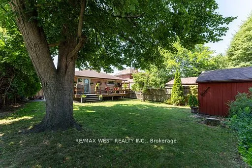 46 Orchard View Boulevard