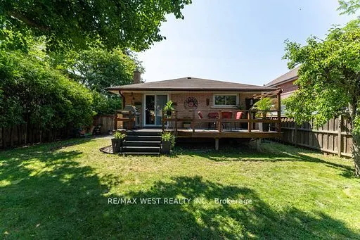 46 Orchard View Boulevard