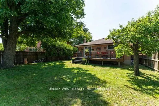 46 Orchard View Boulevard