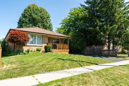 46 Orchard View Boulevard