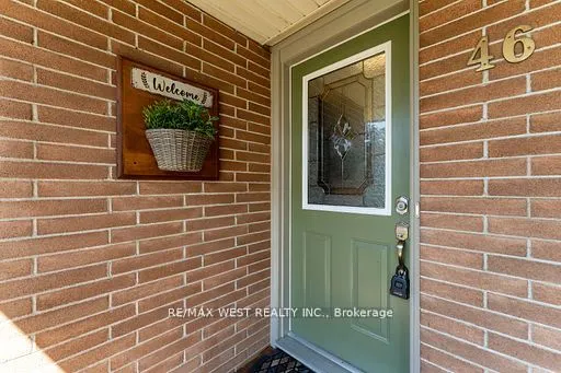 46 Orchard View Boulevard