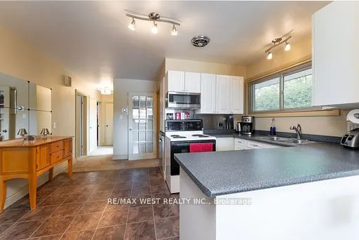 46 Orchard View Boulevard