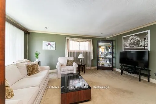46 Orchard View Boulevard