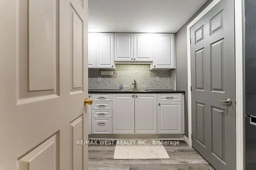 46 Orchard View Boulevard