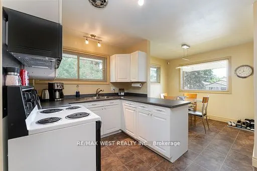 46 Orchard View Boulevard