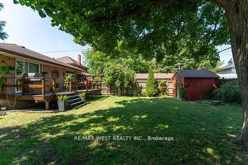 46 Orchard View Boulevard