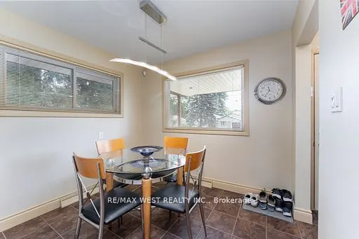 46 Orchard View Boulevard