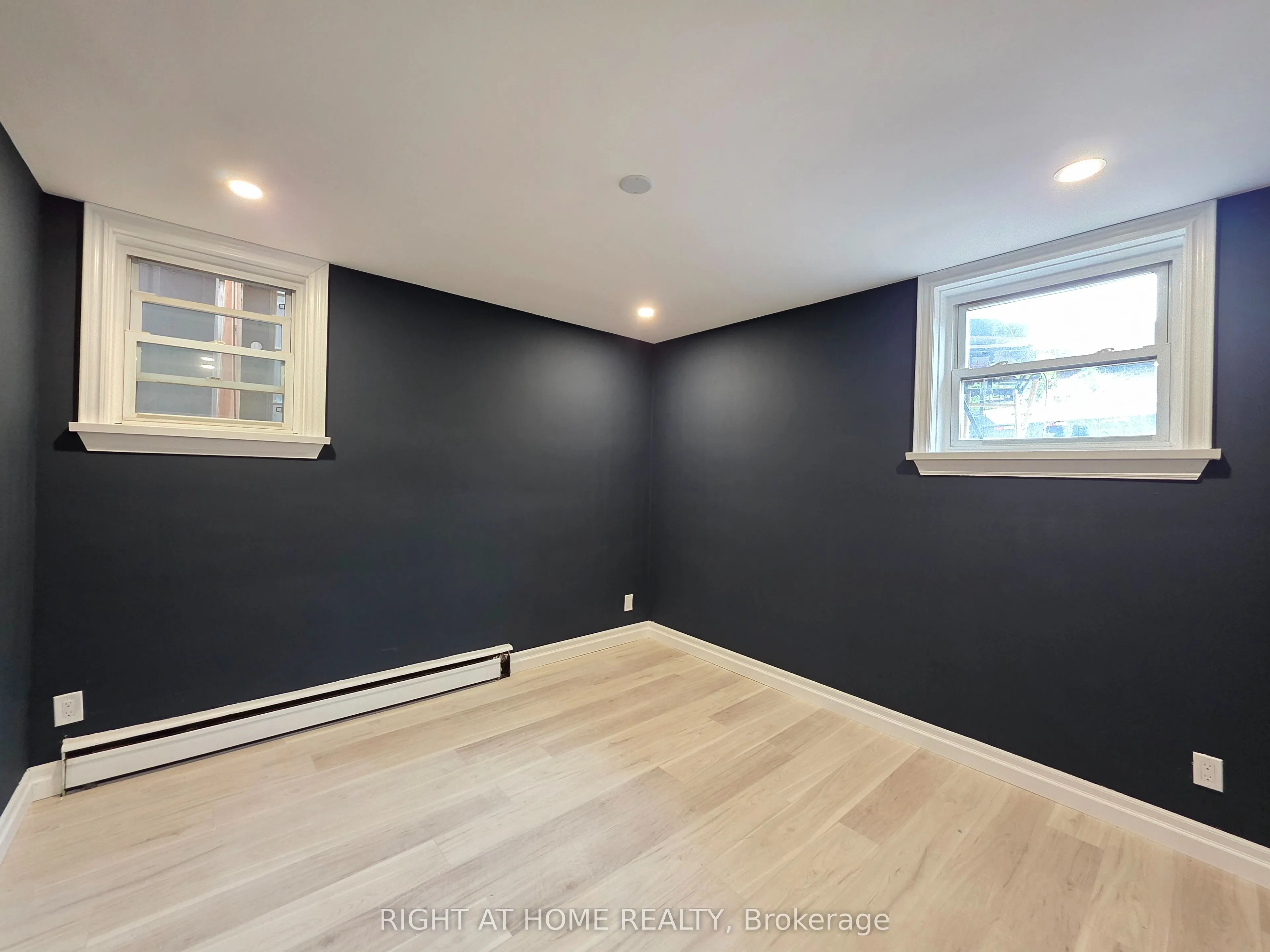 385 Mary Street N, #LowerLevel