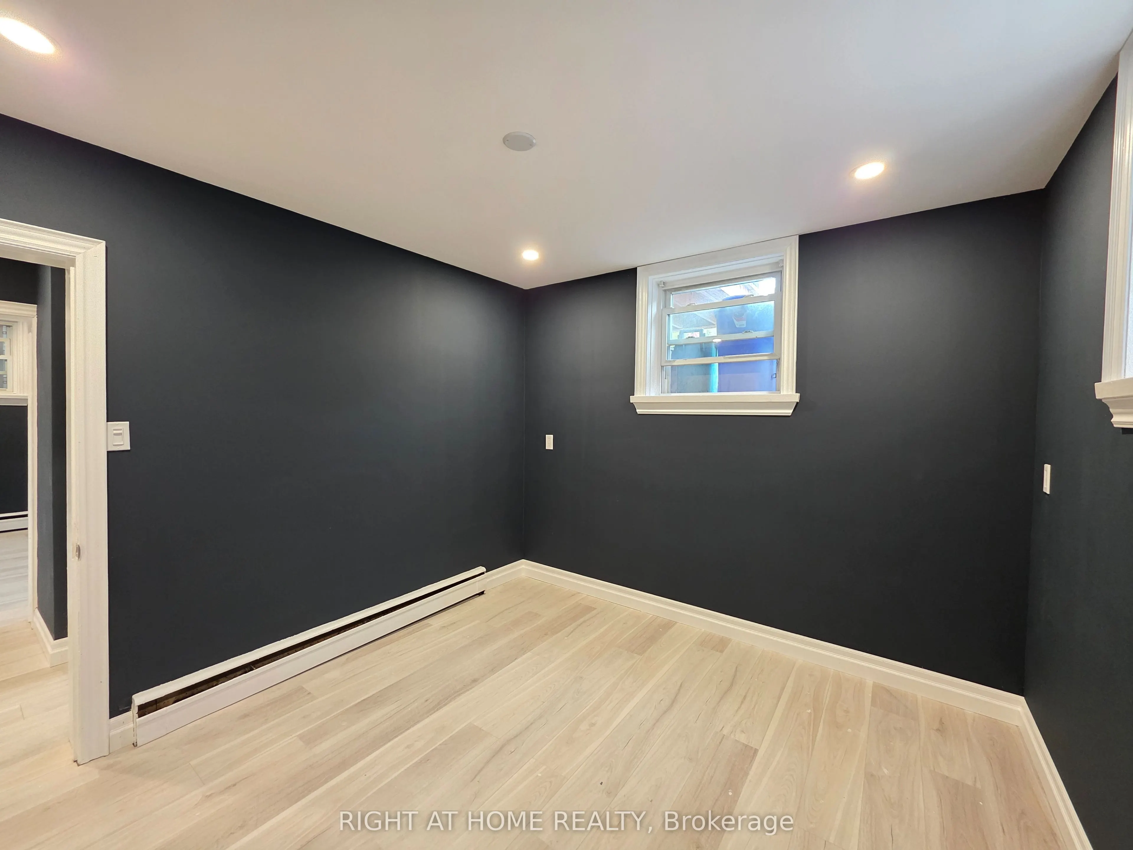385 Mary Street N, #LowerLevel