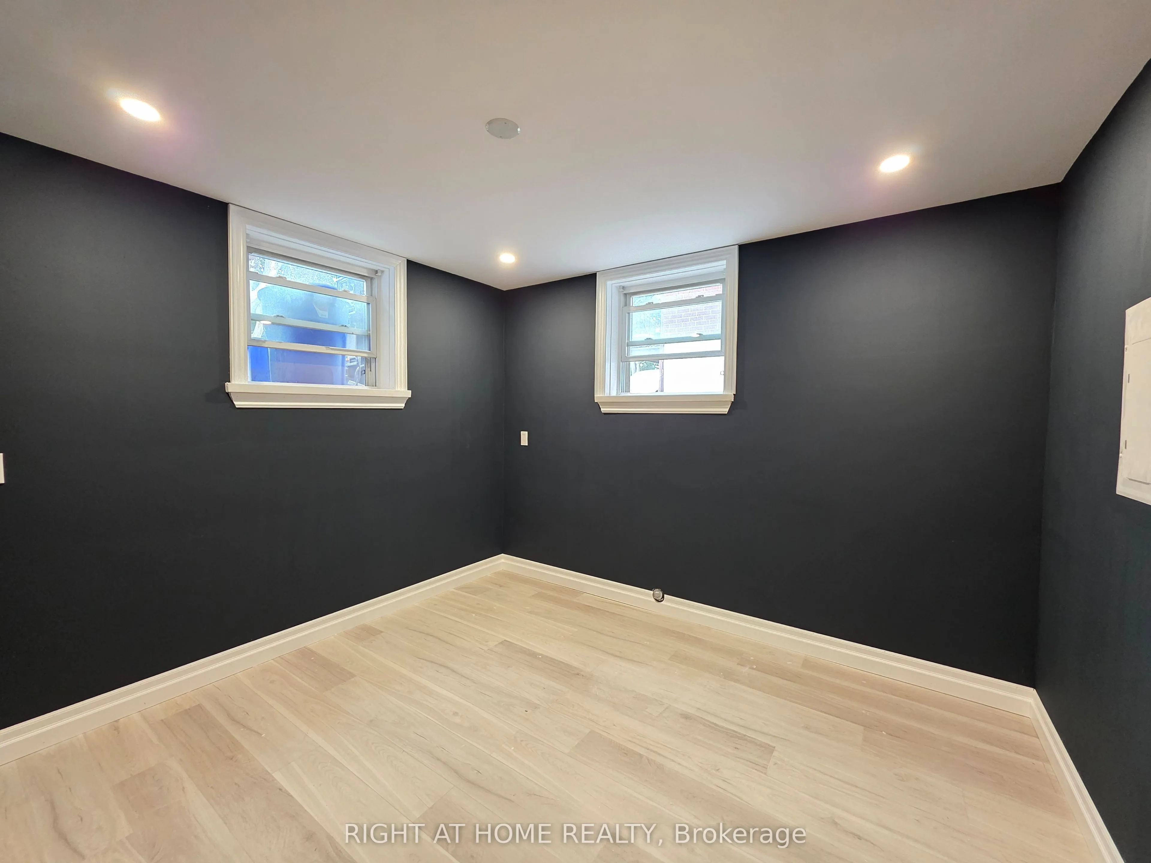 385 Mary Street N, #LowerLevel