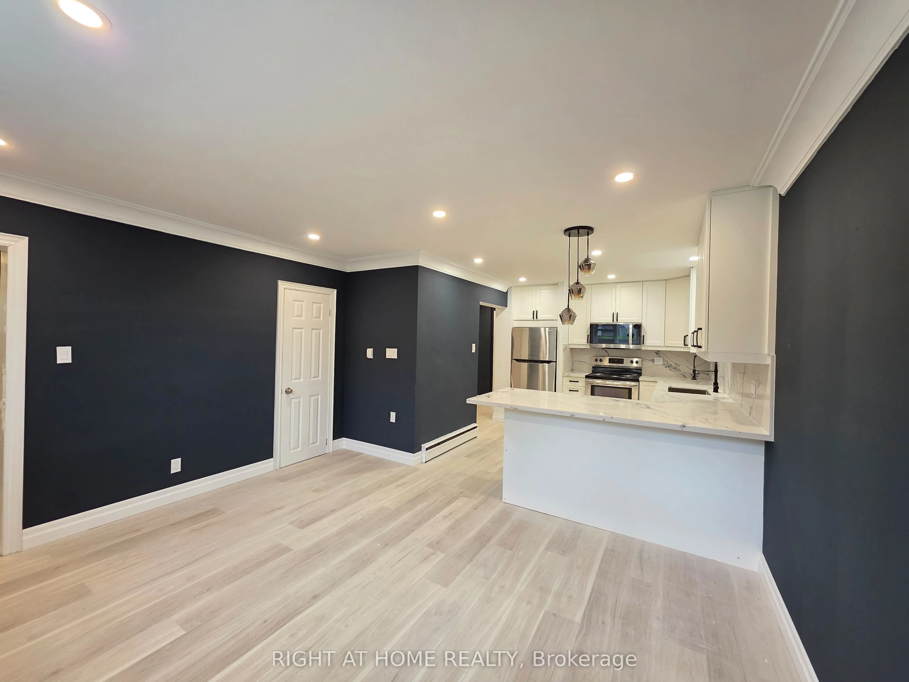 385 Mary Street N, #LowerLevel