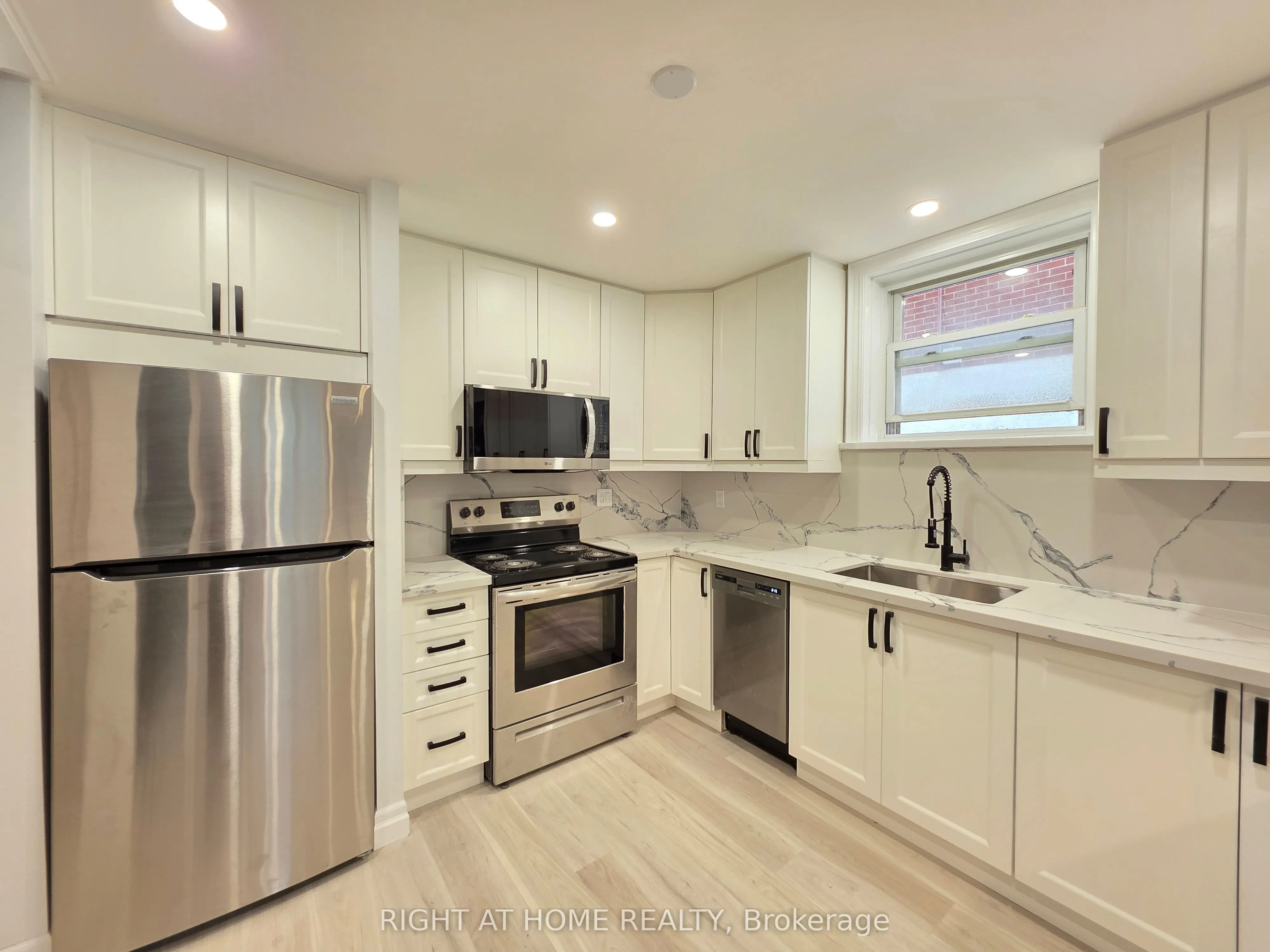 385 Mary Street N, #LowerLevel