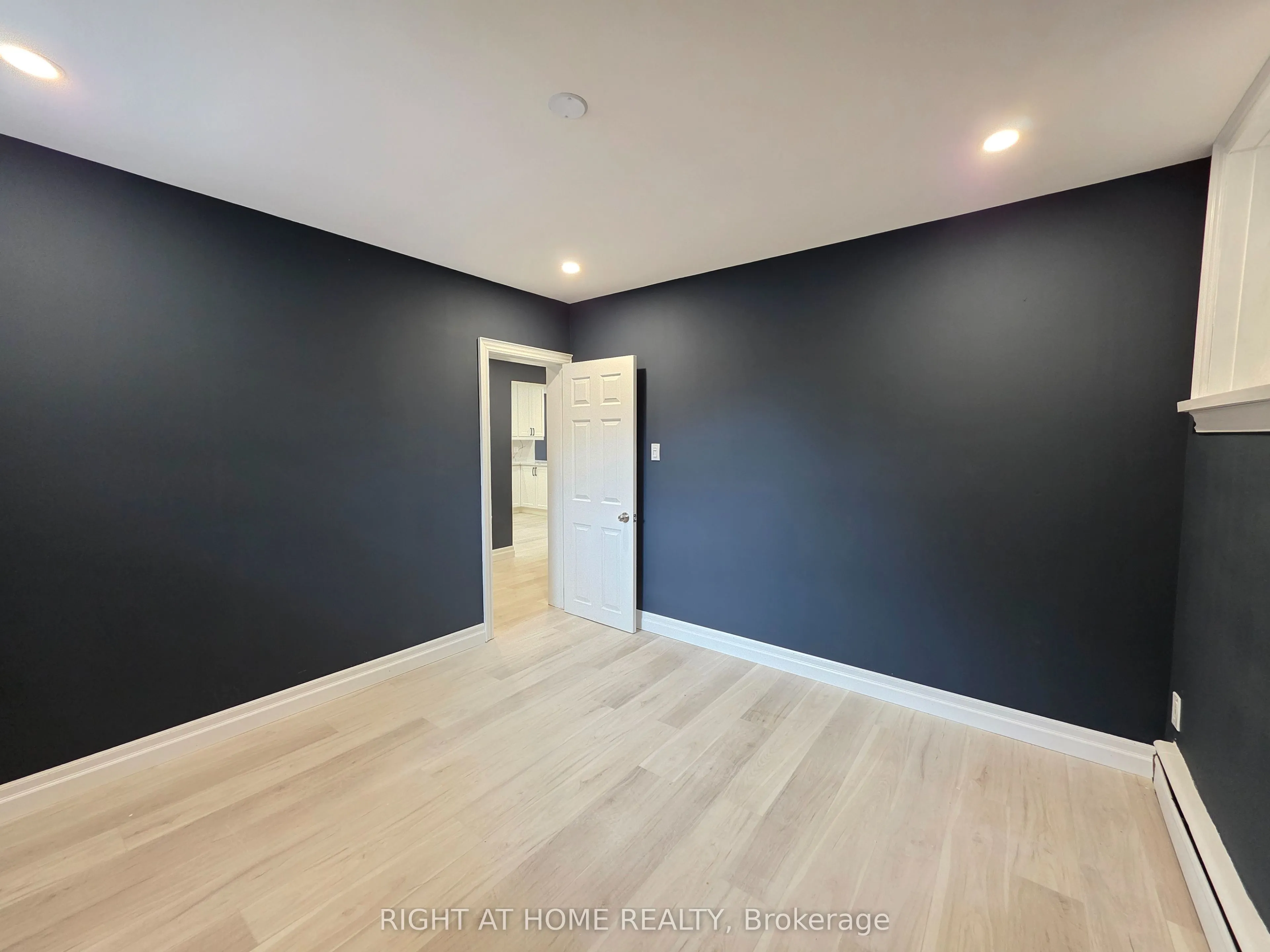385 Mary Street N, #LowerLevel