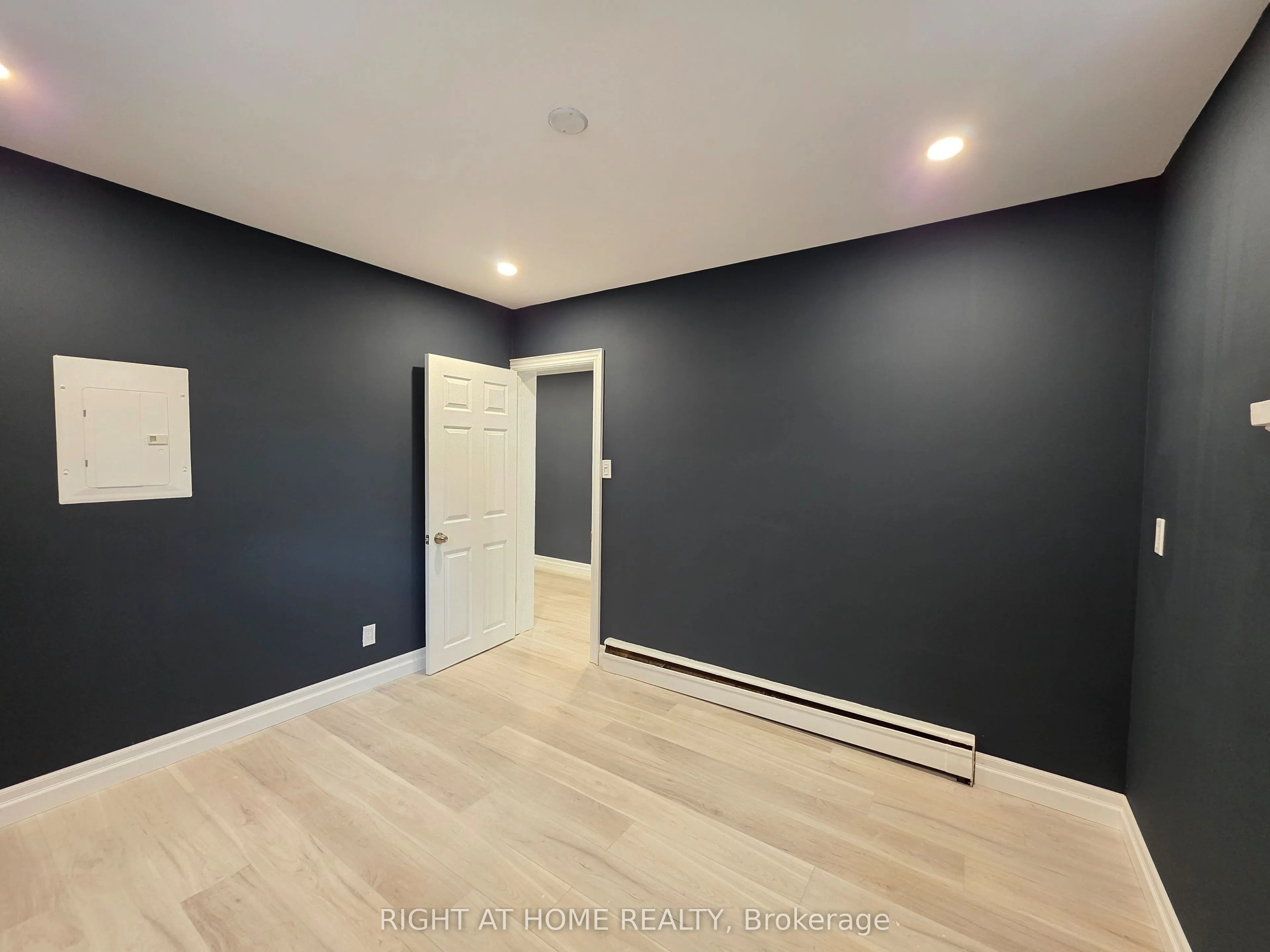 385 Mary Street N, #LowerLevel