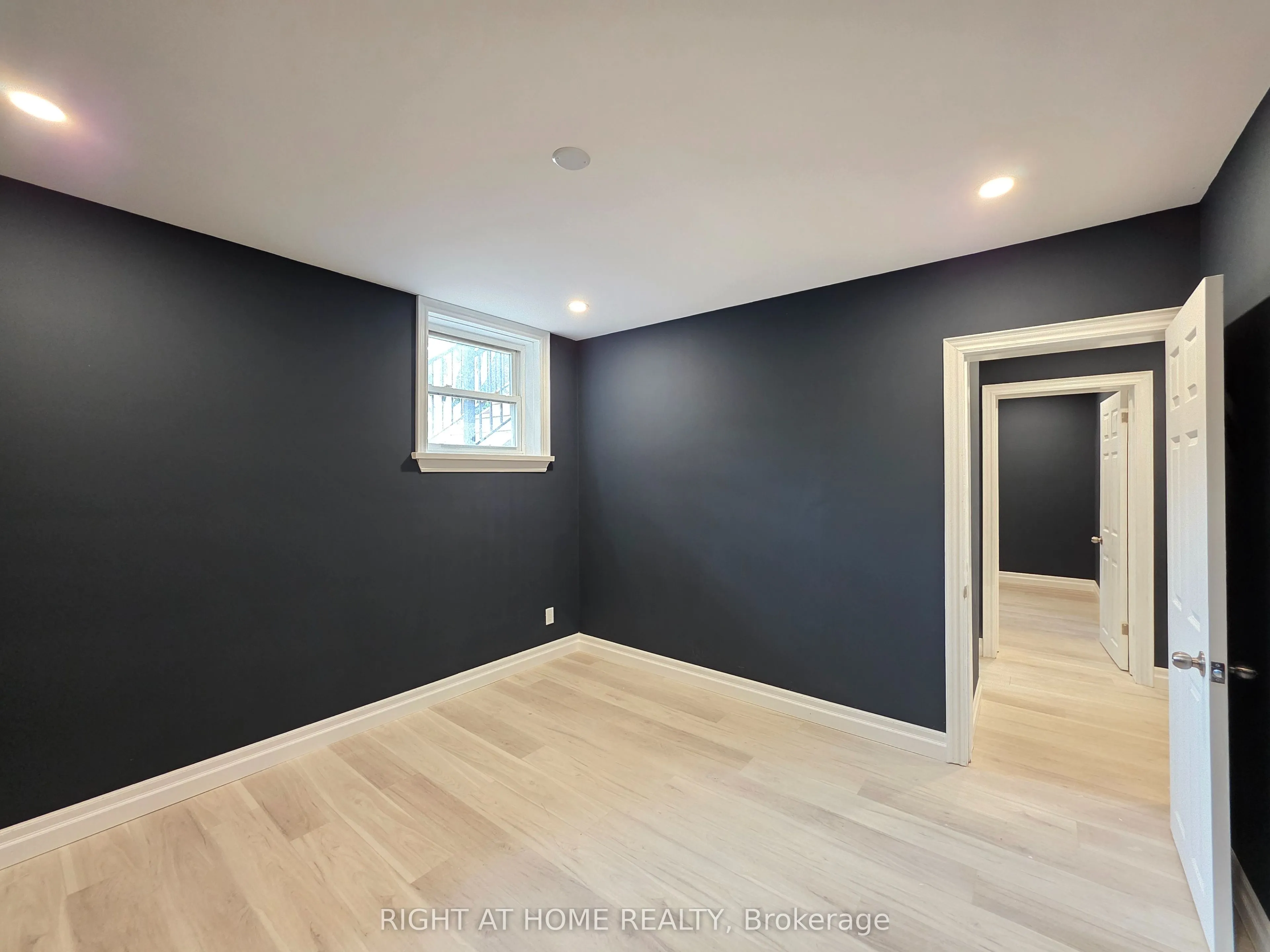 385 Mary Street N, #LowerLevel
