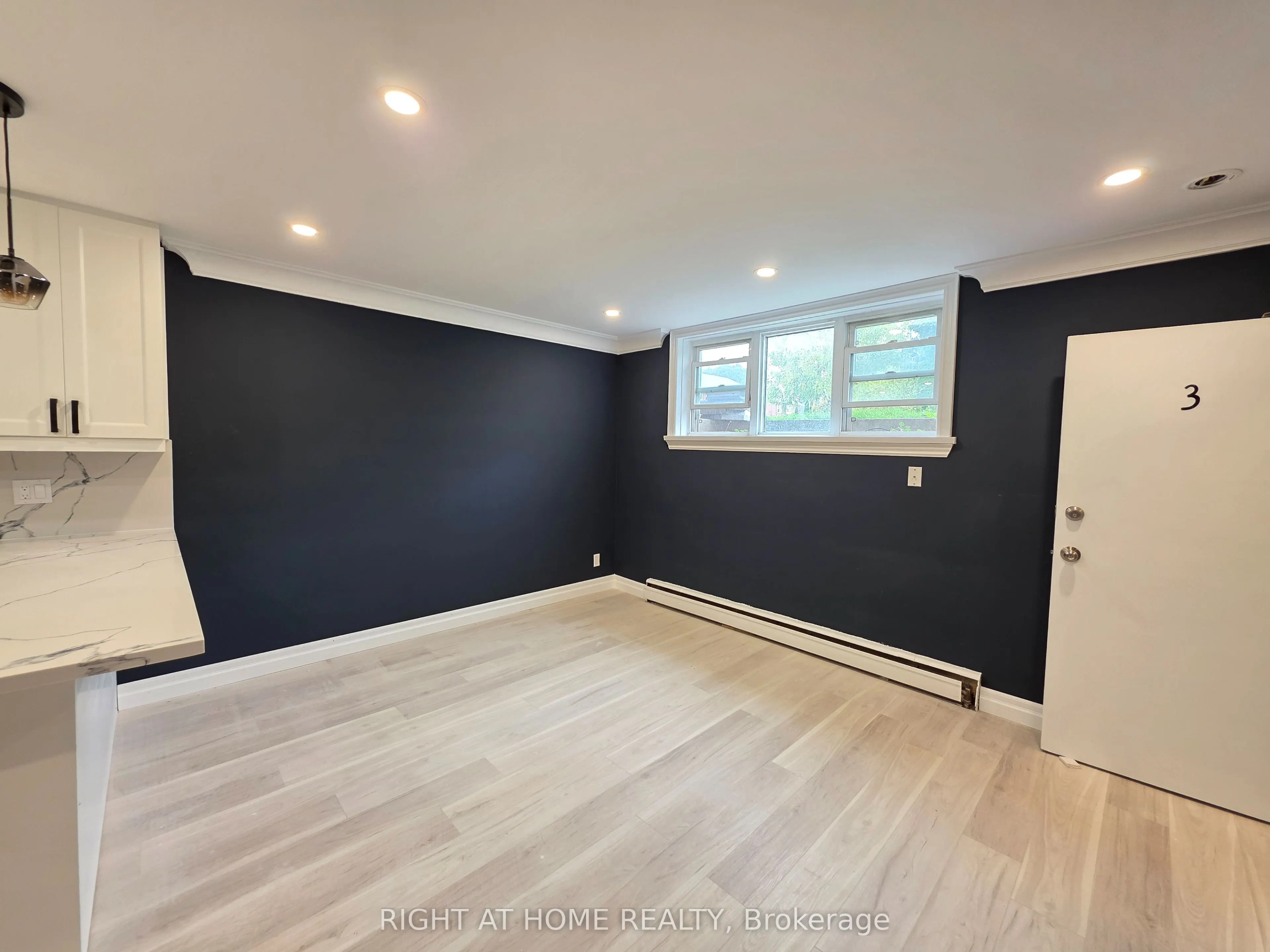 385 Mary Street N, #LowerLevel