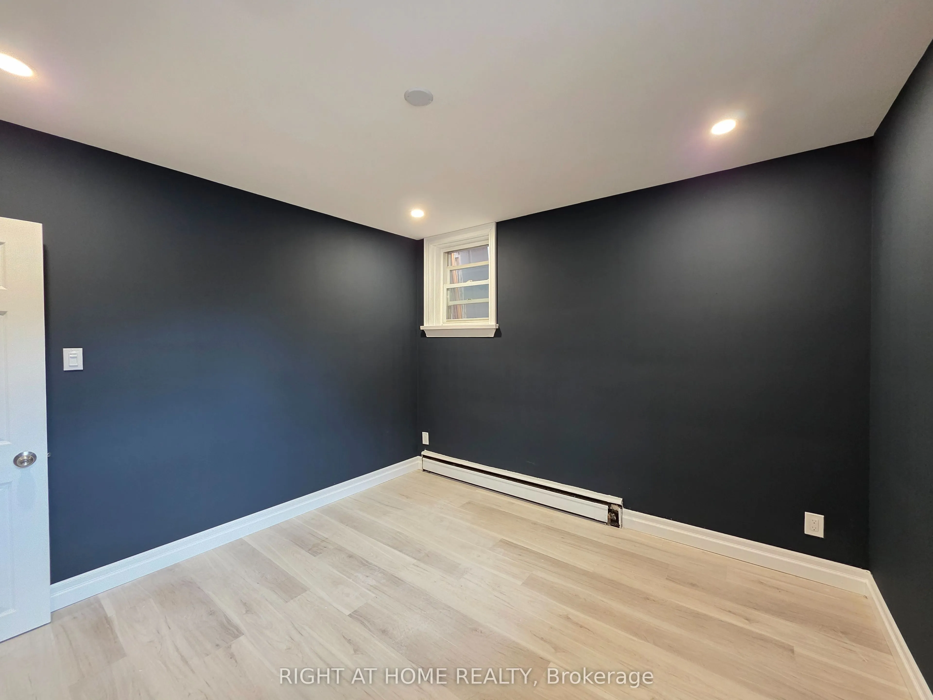 385 Mary Street N, #LowerLevel