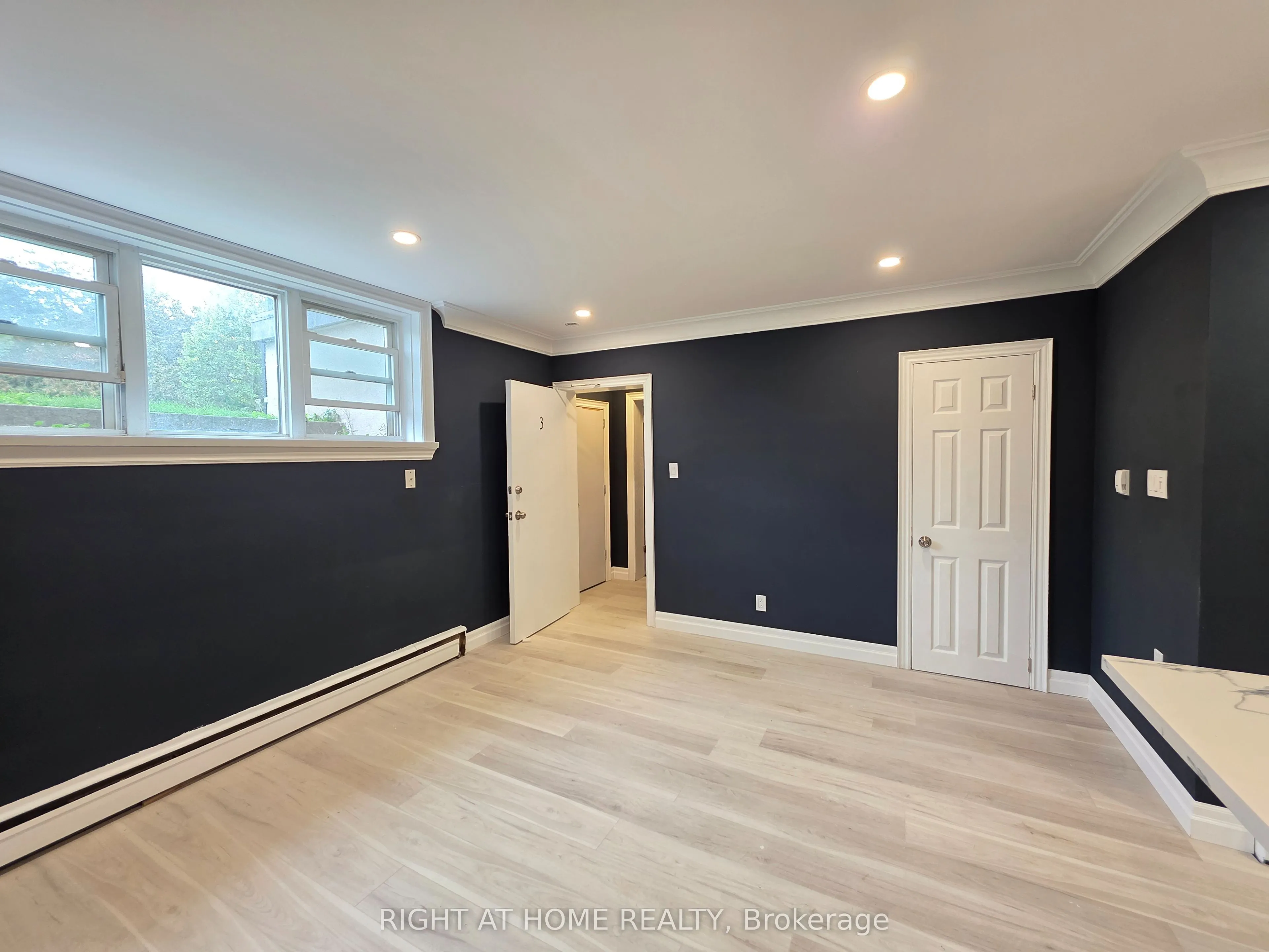 385 Mary Street N, #LowerLevel