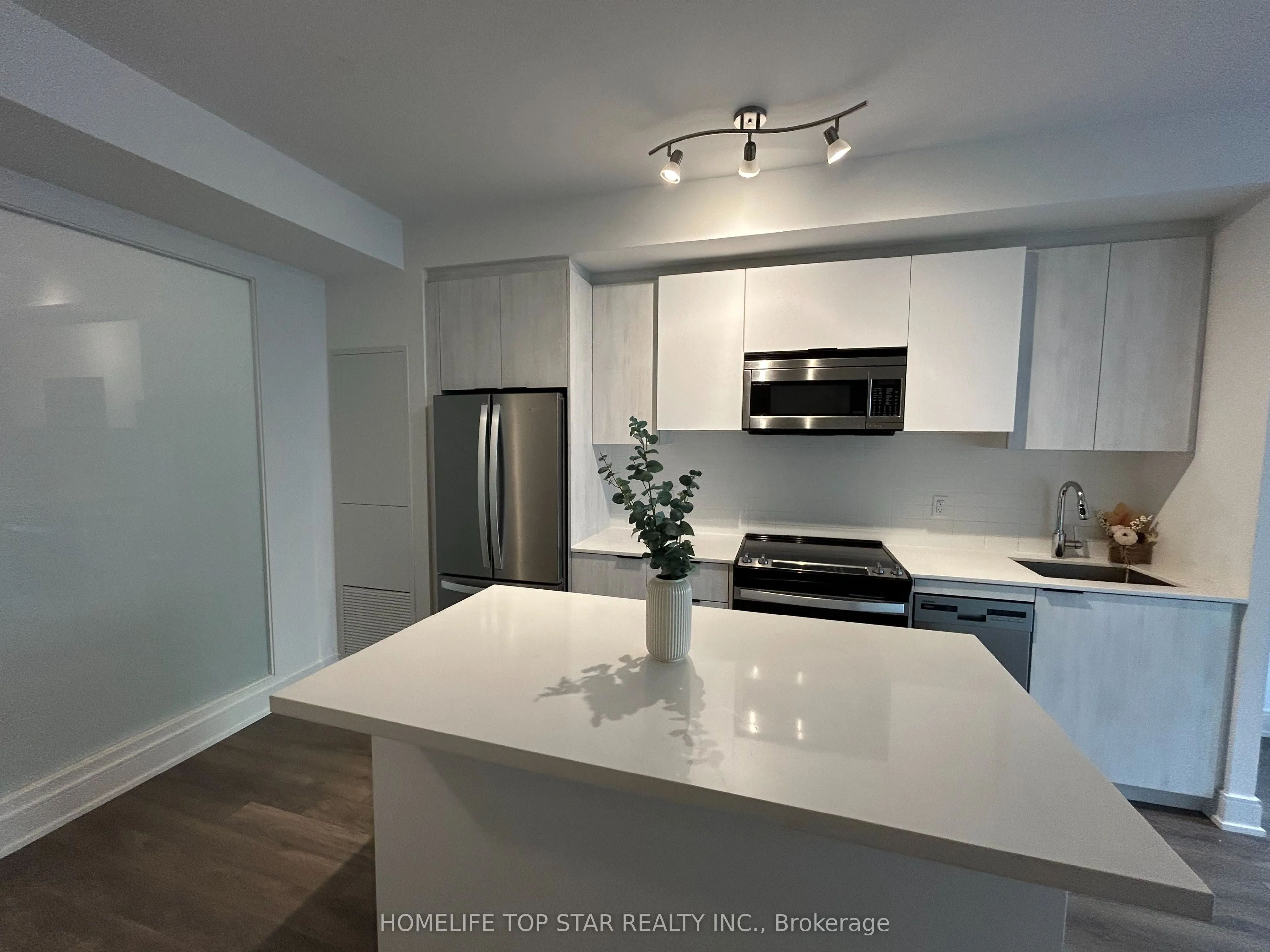 1350 Ellesmere Road, #709