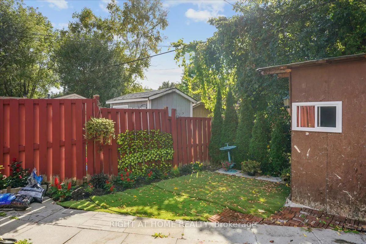 618 Minto Street