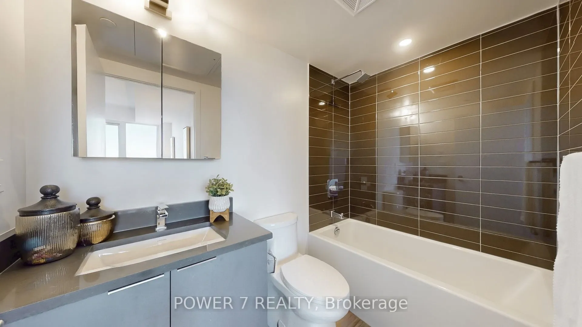2033 Kennedy Rd Road, #3605