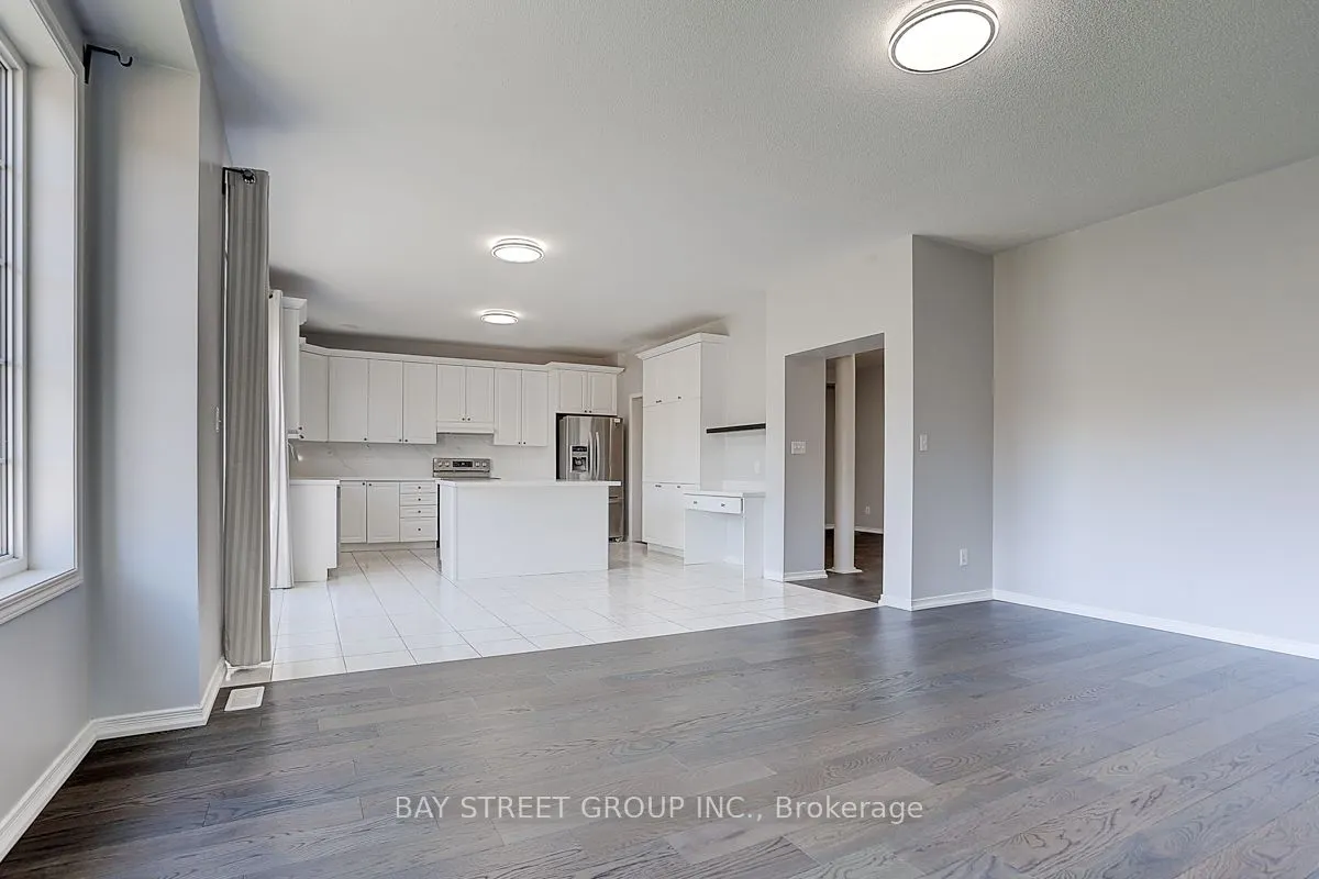 2433 Equestrian Crescent