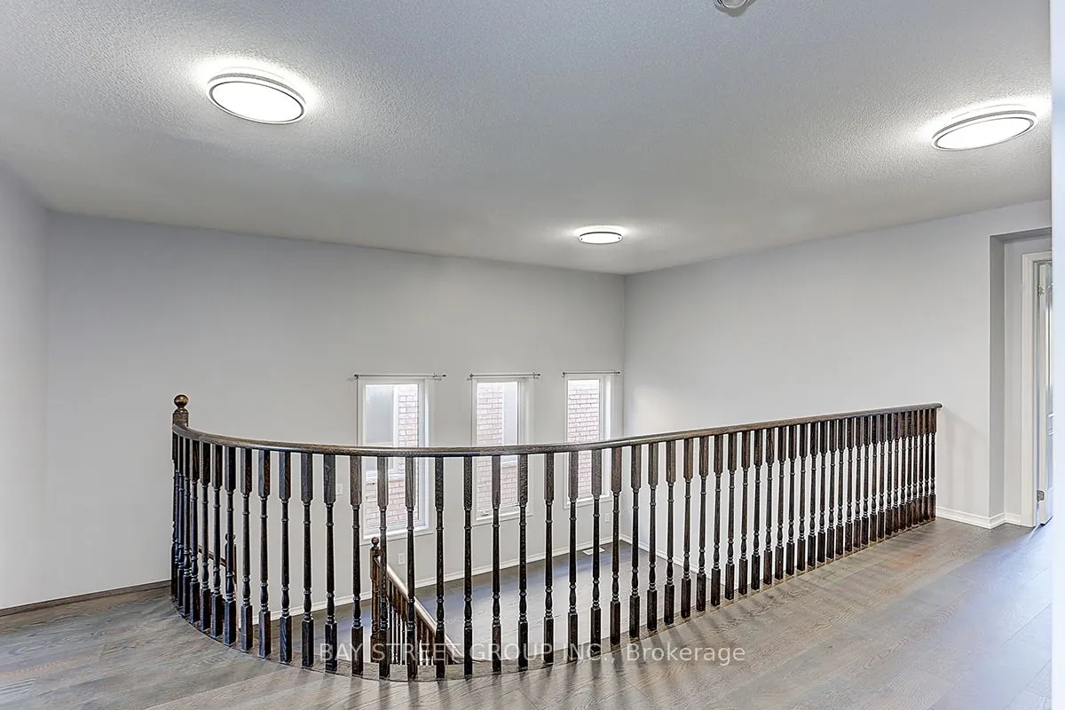 2433 Equestrian Crescent