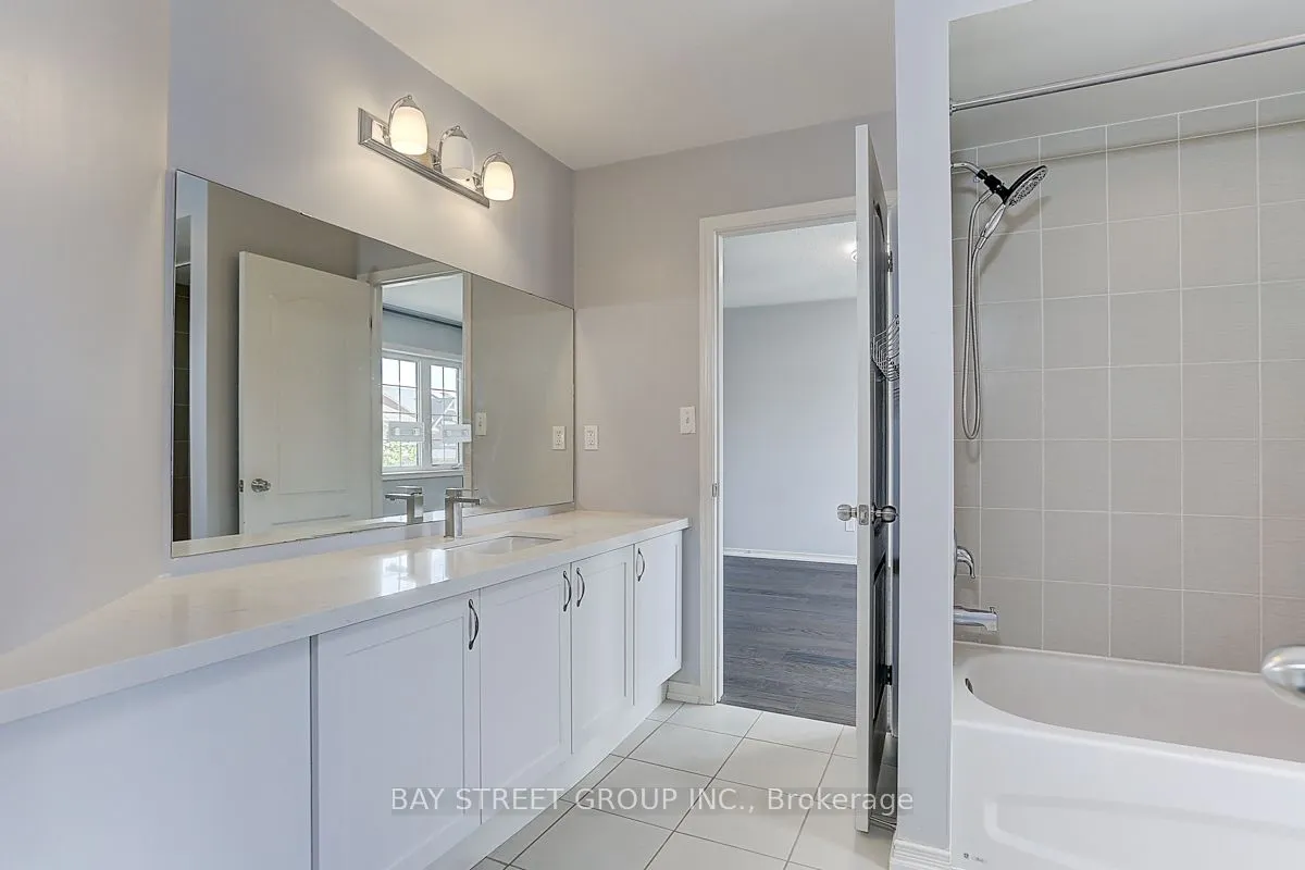 2433 Equestrian Crescent