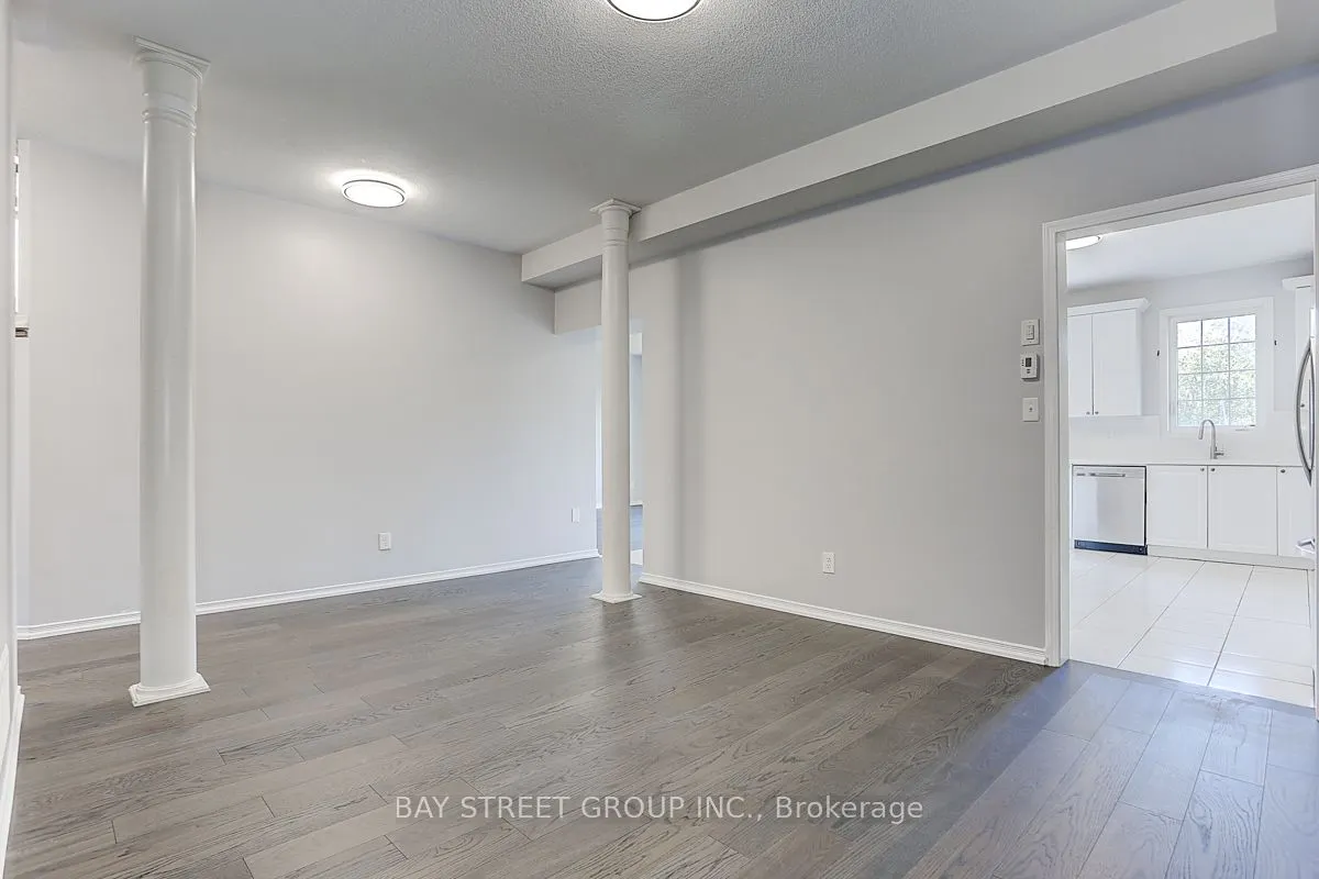 2433 Equestrian Crescent