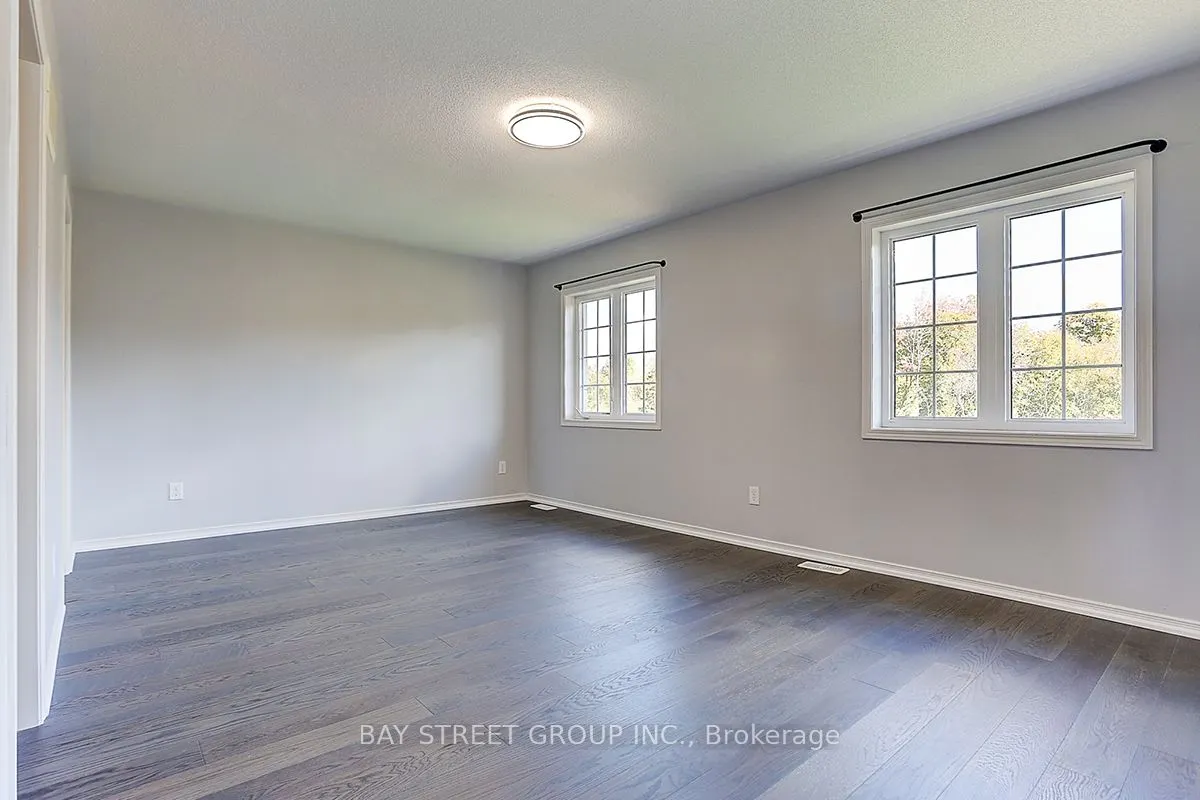2433 Equestrian Crescent