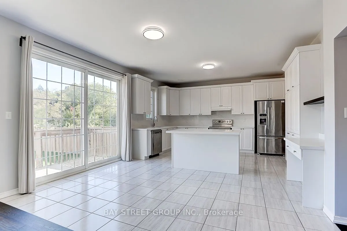 2433 Equestrian Crescent