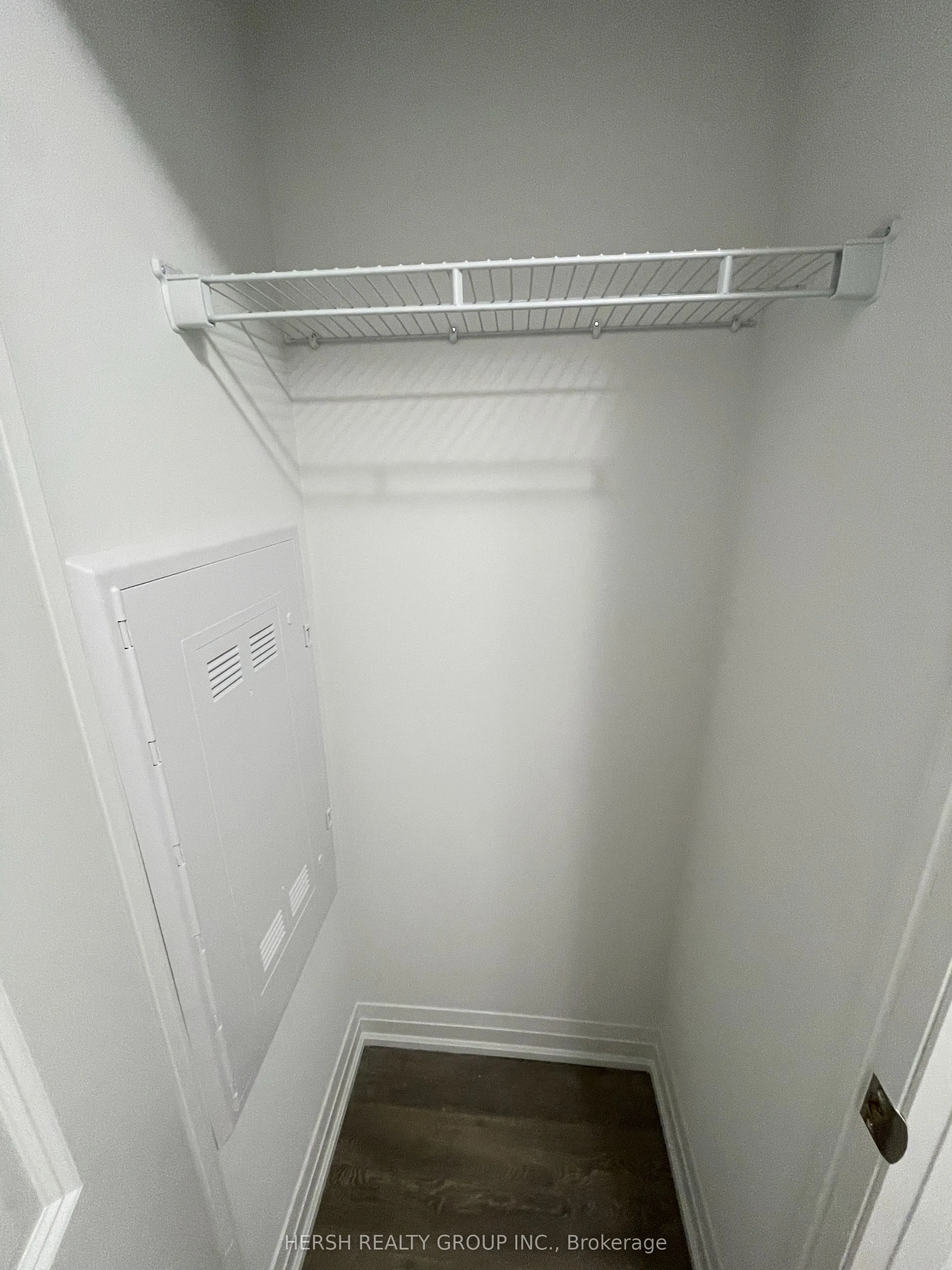 10 meadowglen Place, #506