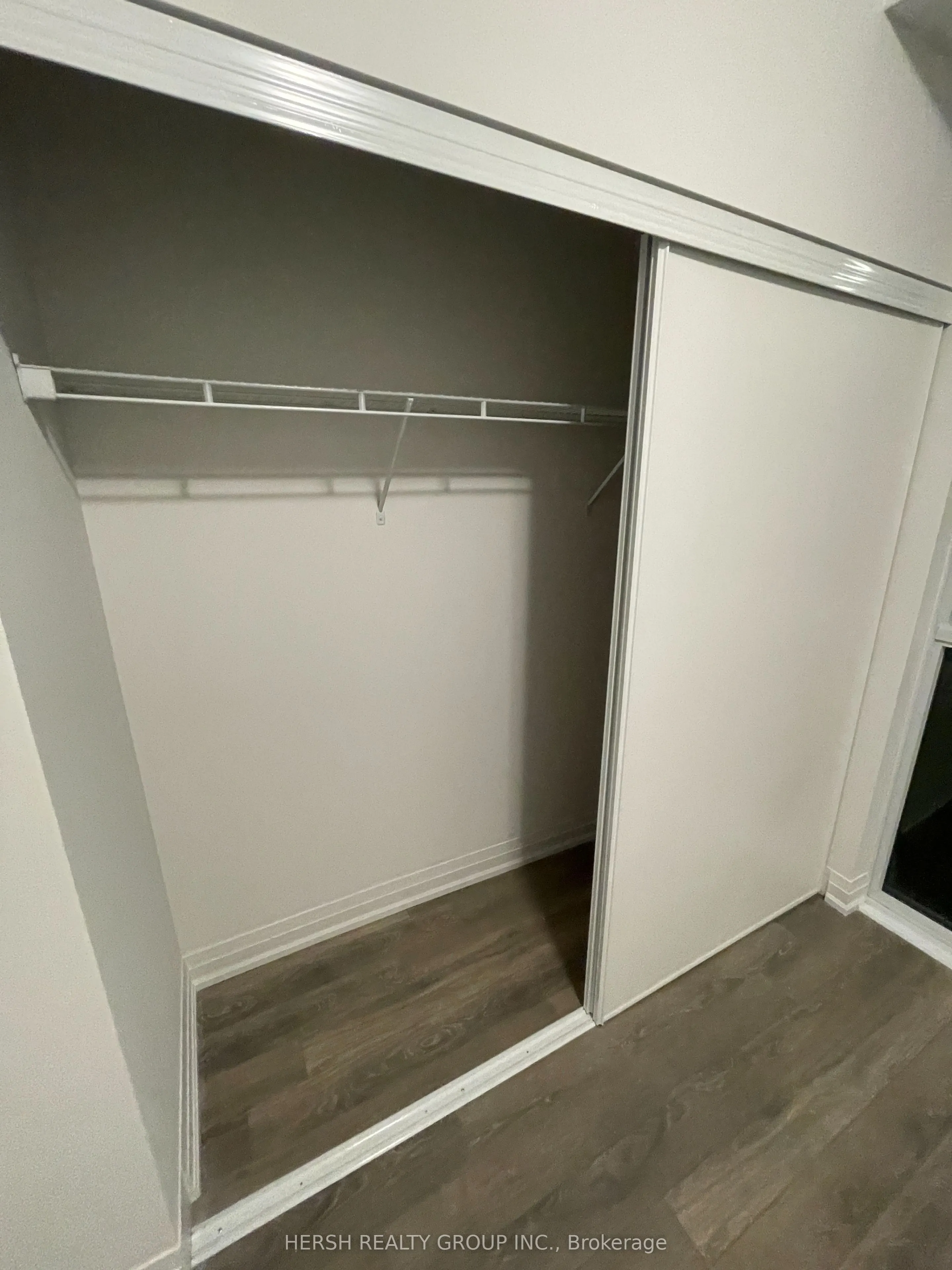 10 meadowglen Place, #506