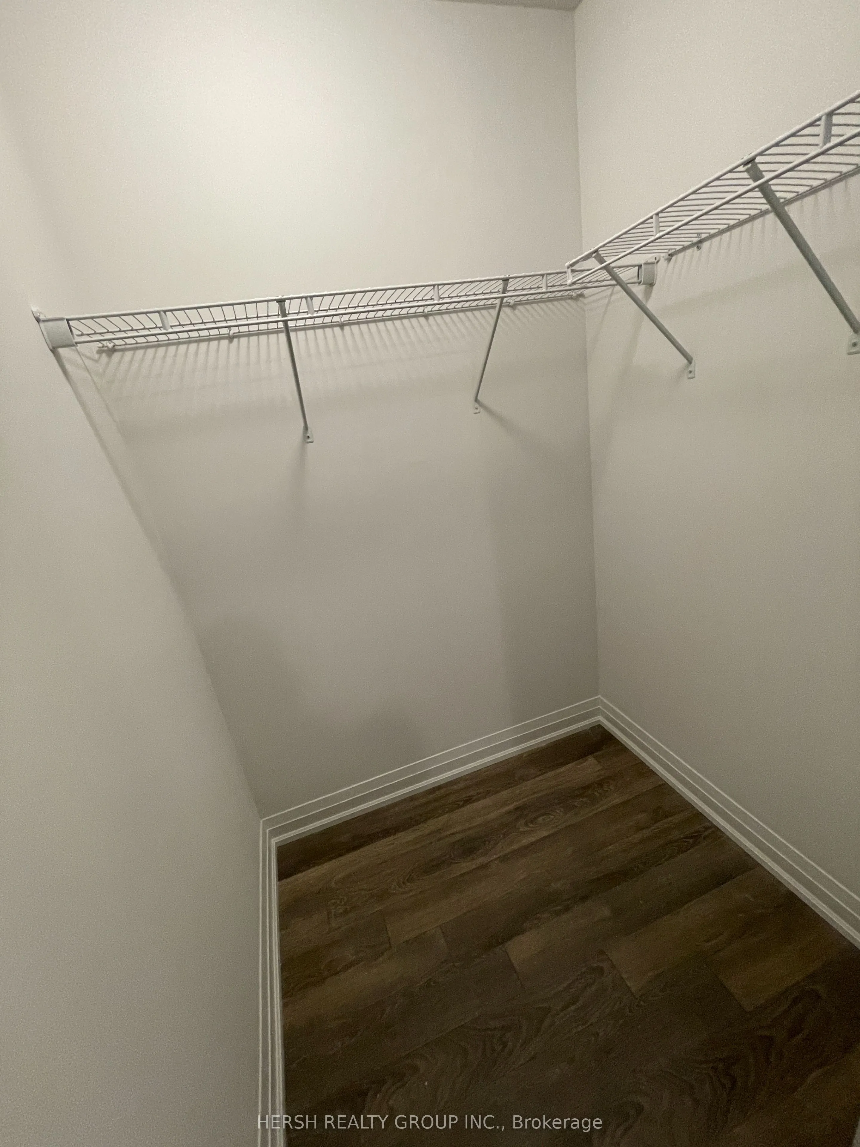 10 meadowglen Place, #506
