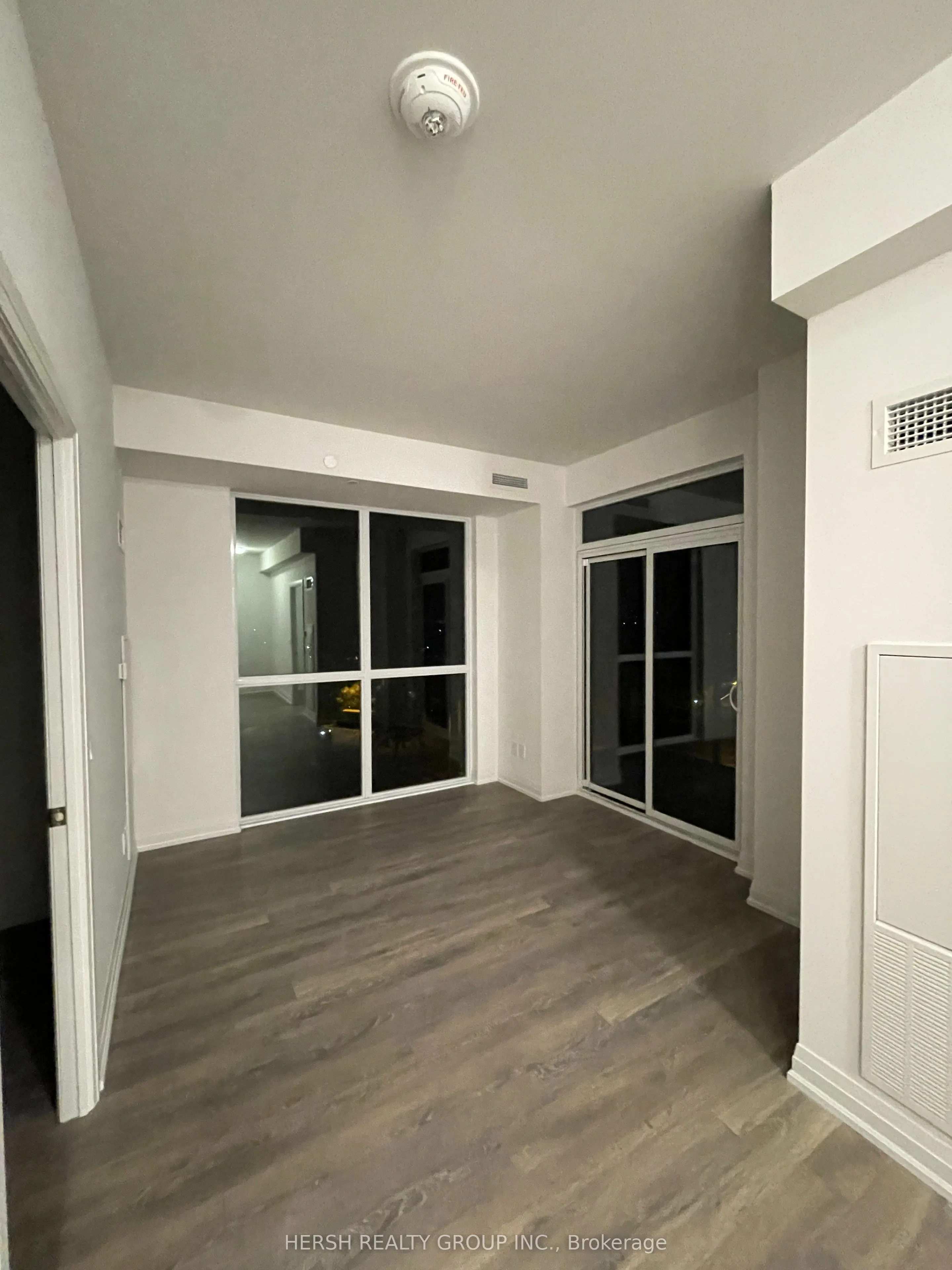 10 meadowglen Place, #506