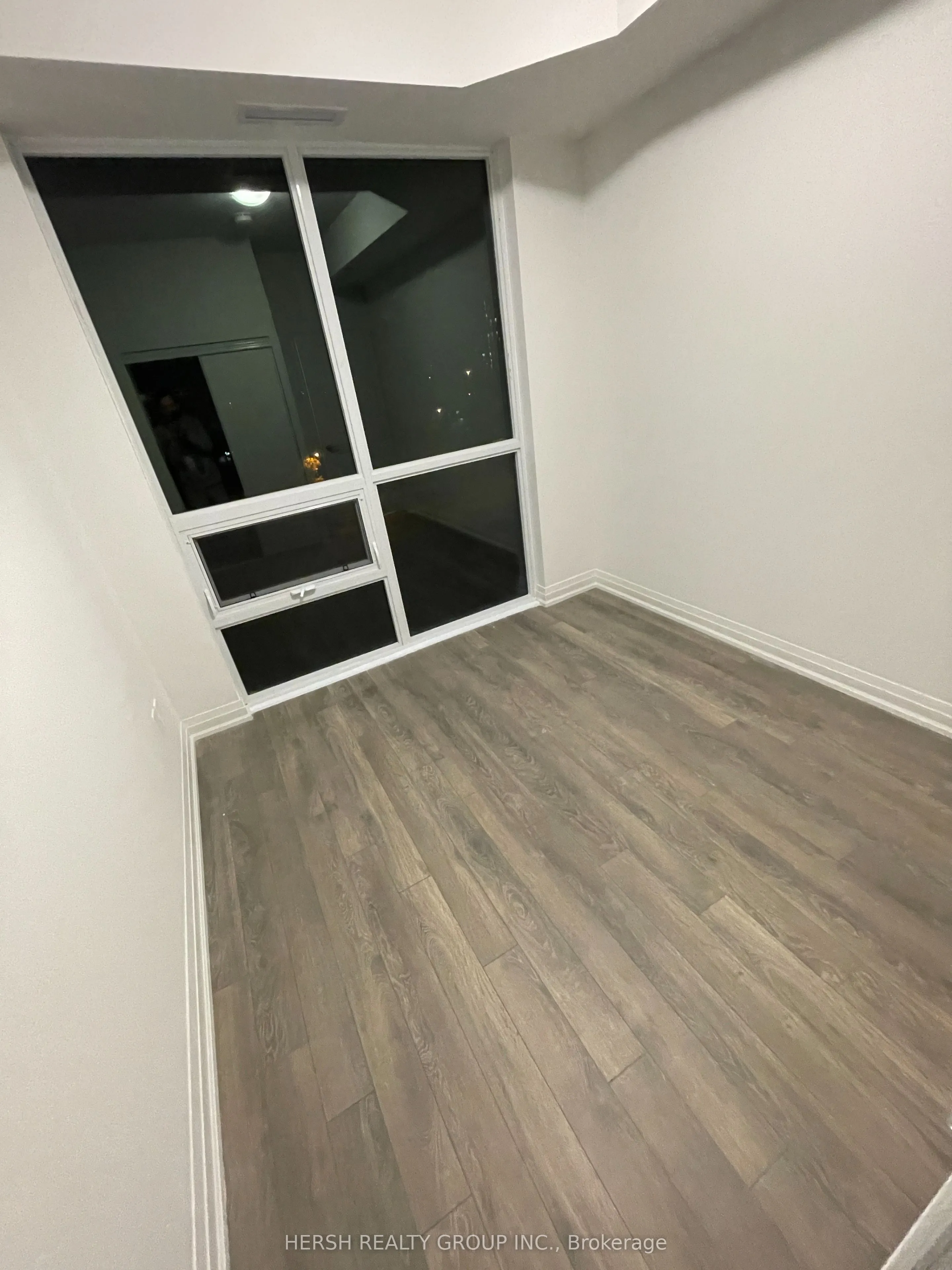 10 meadowglen Place, #506