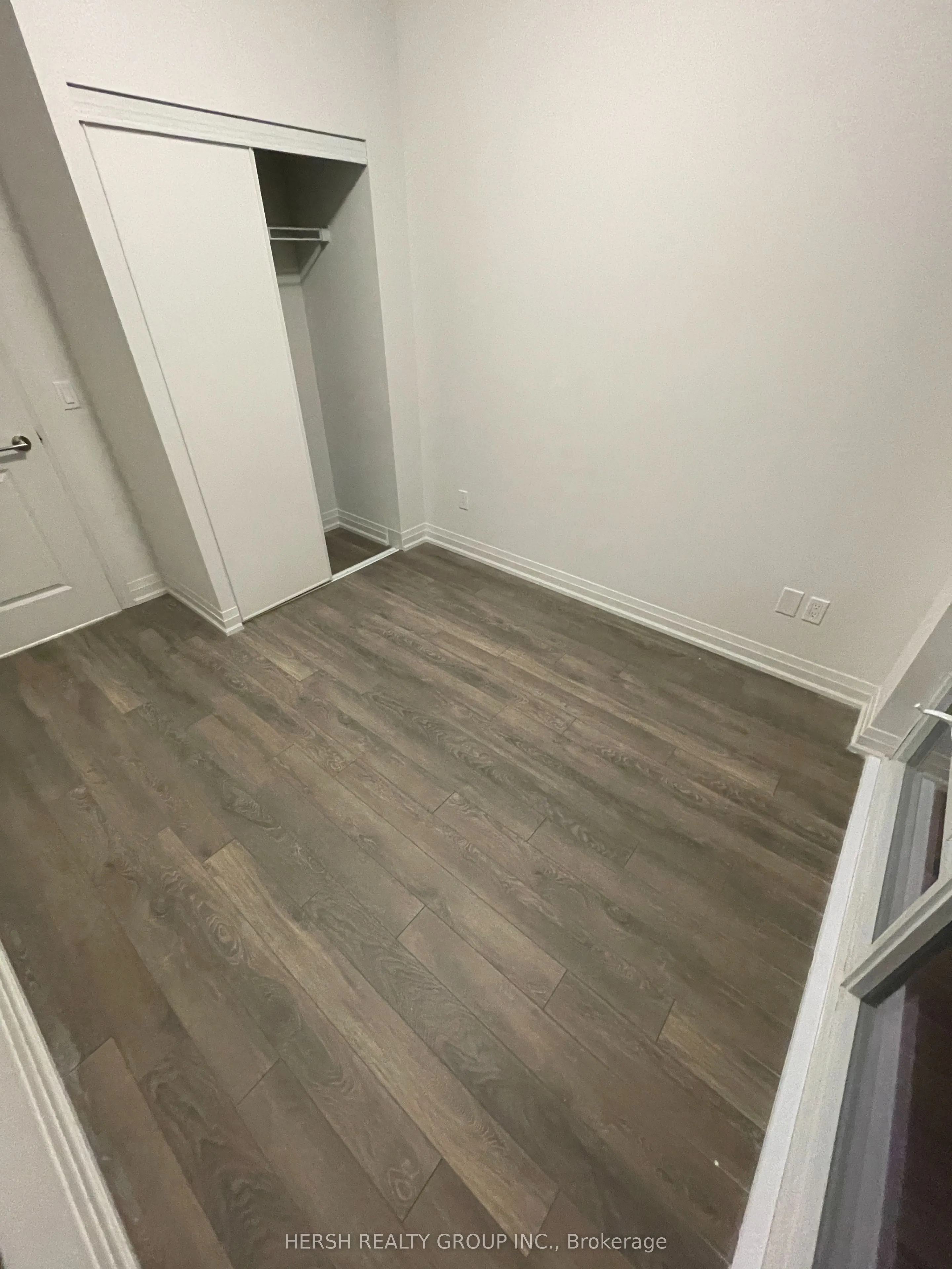 10 meadowglen Place, #506