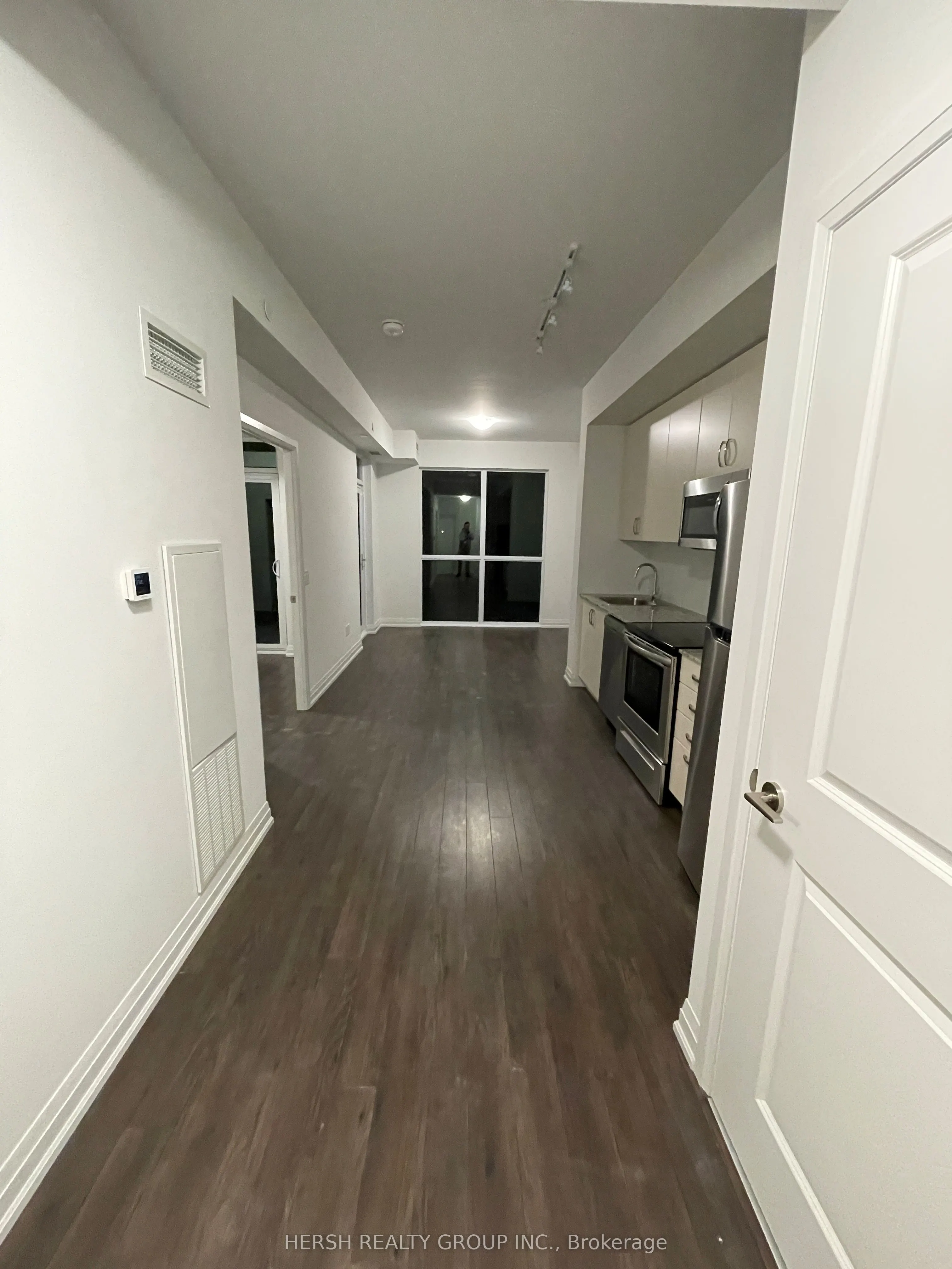 10 meadowglen Place, #506