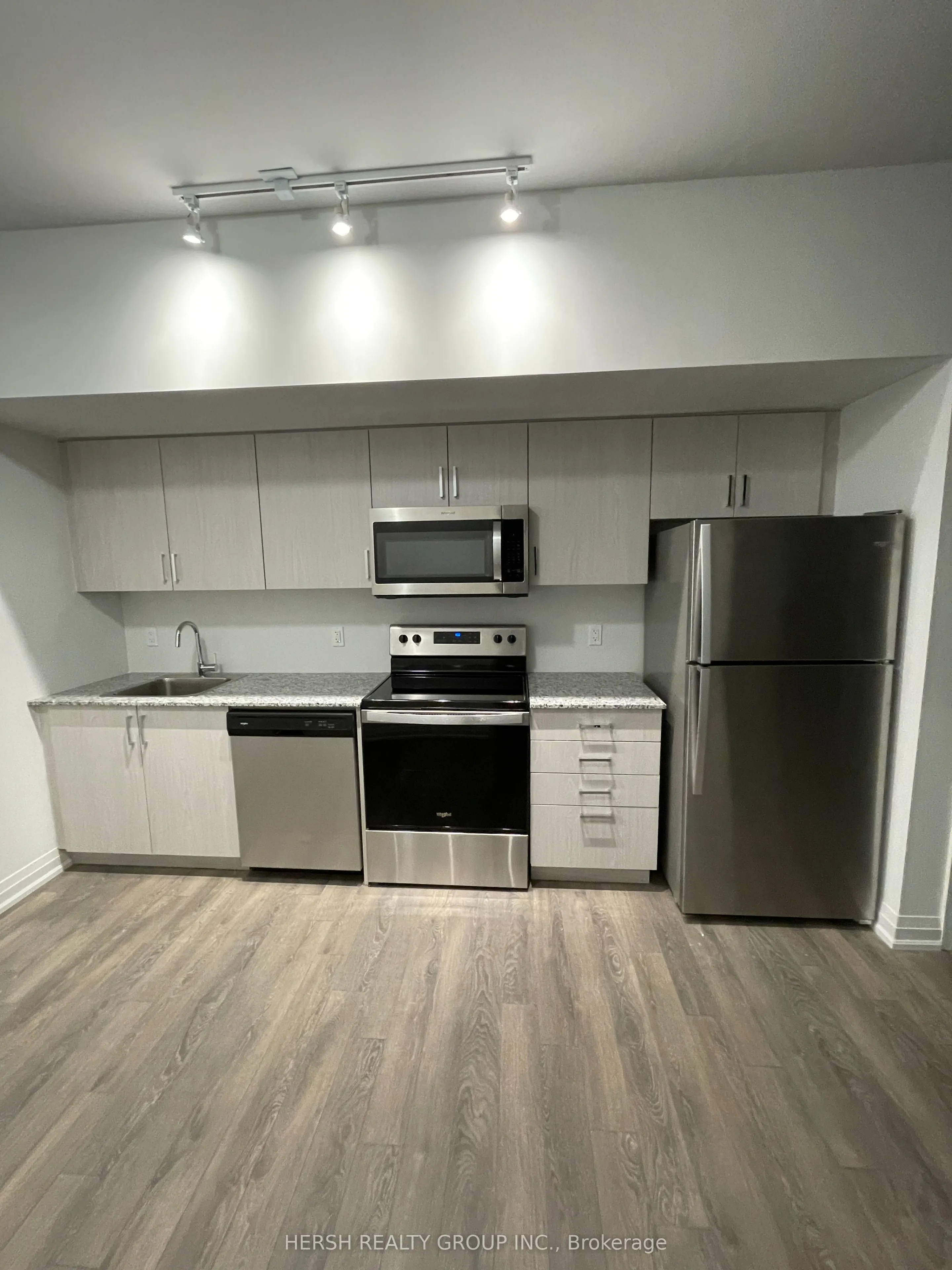 10 meadowglen Place, #506
