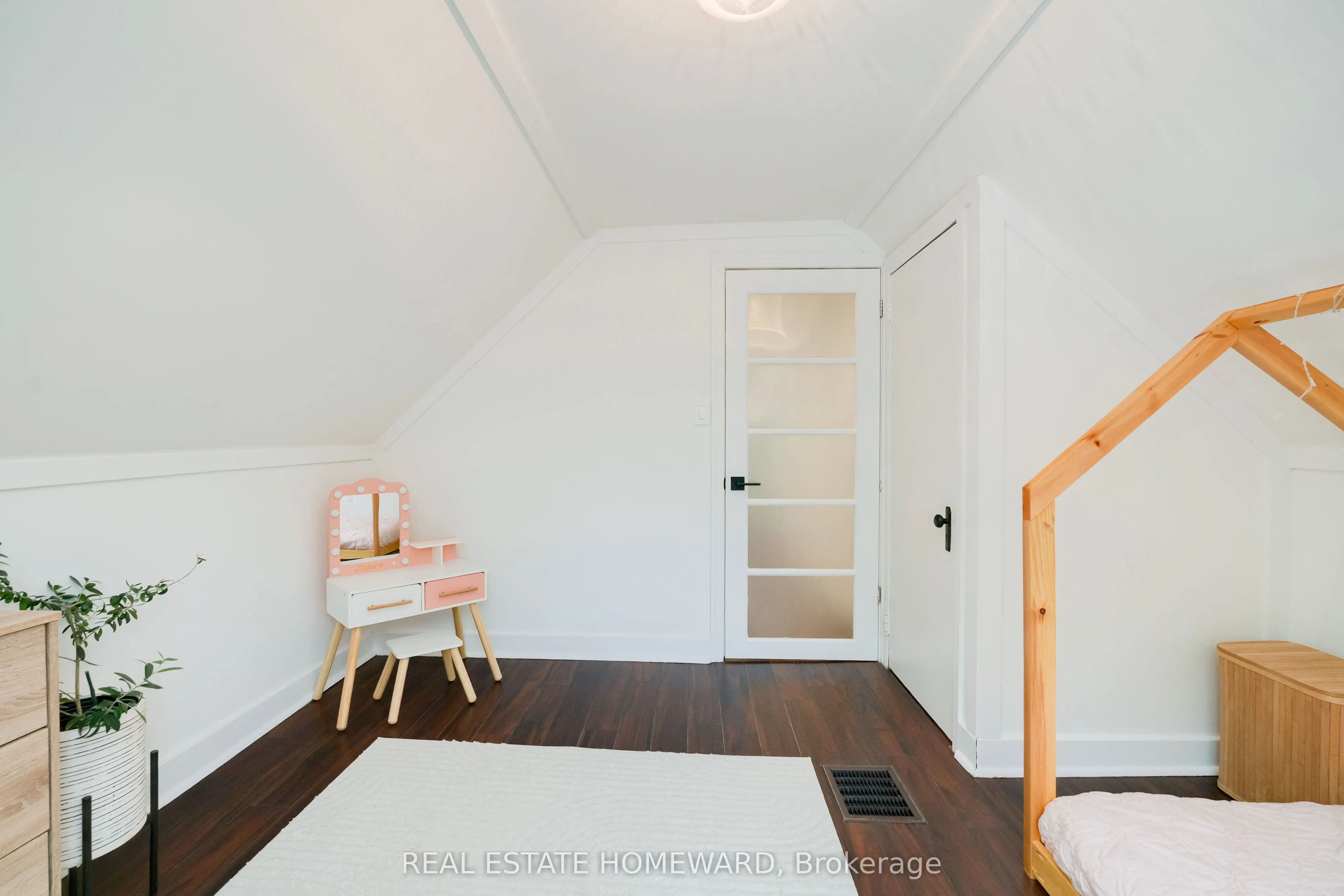 10 Norlong Boulevard