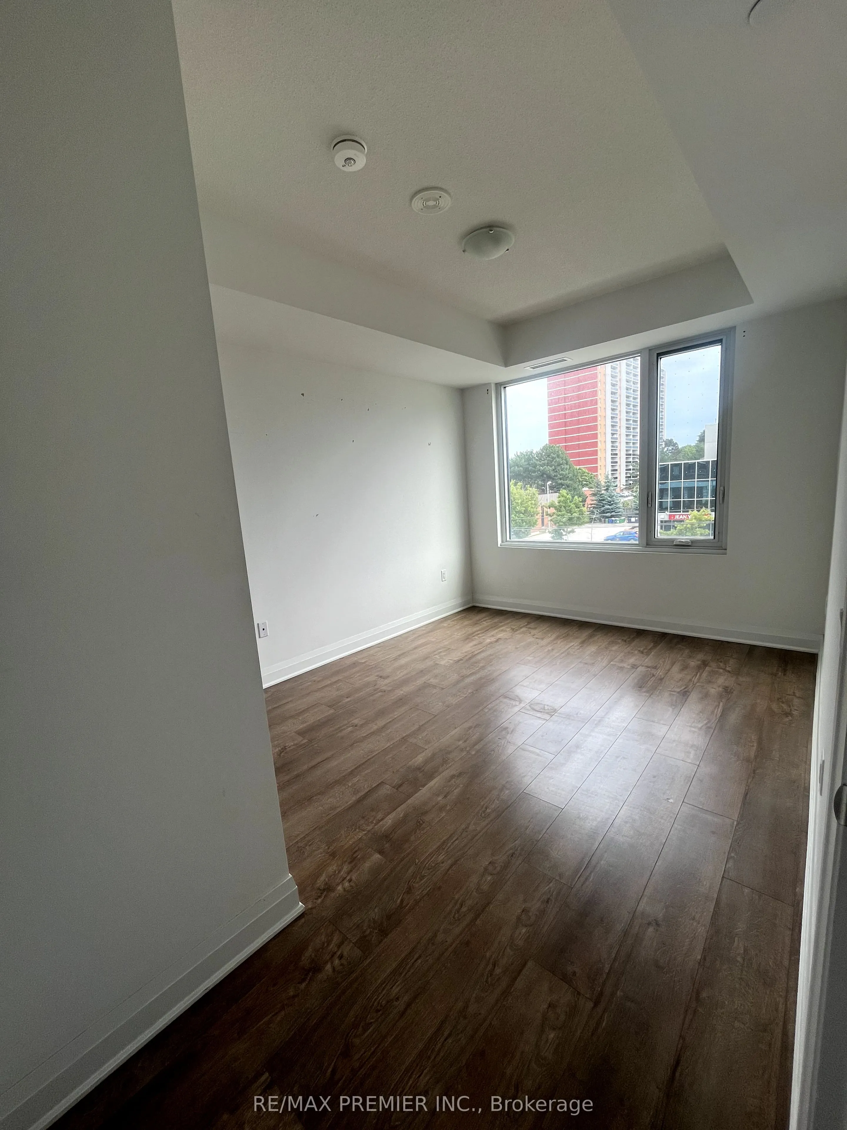 3220 Sheppard Avenue E, #213