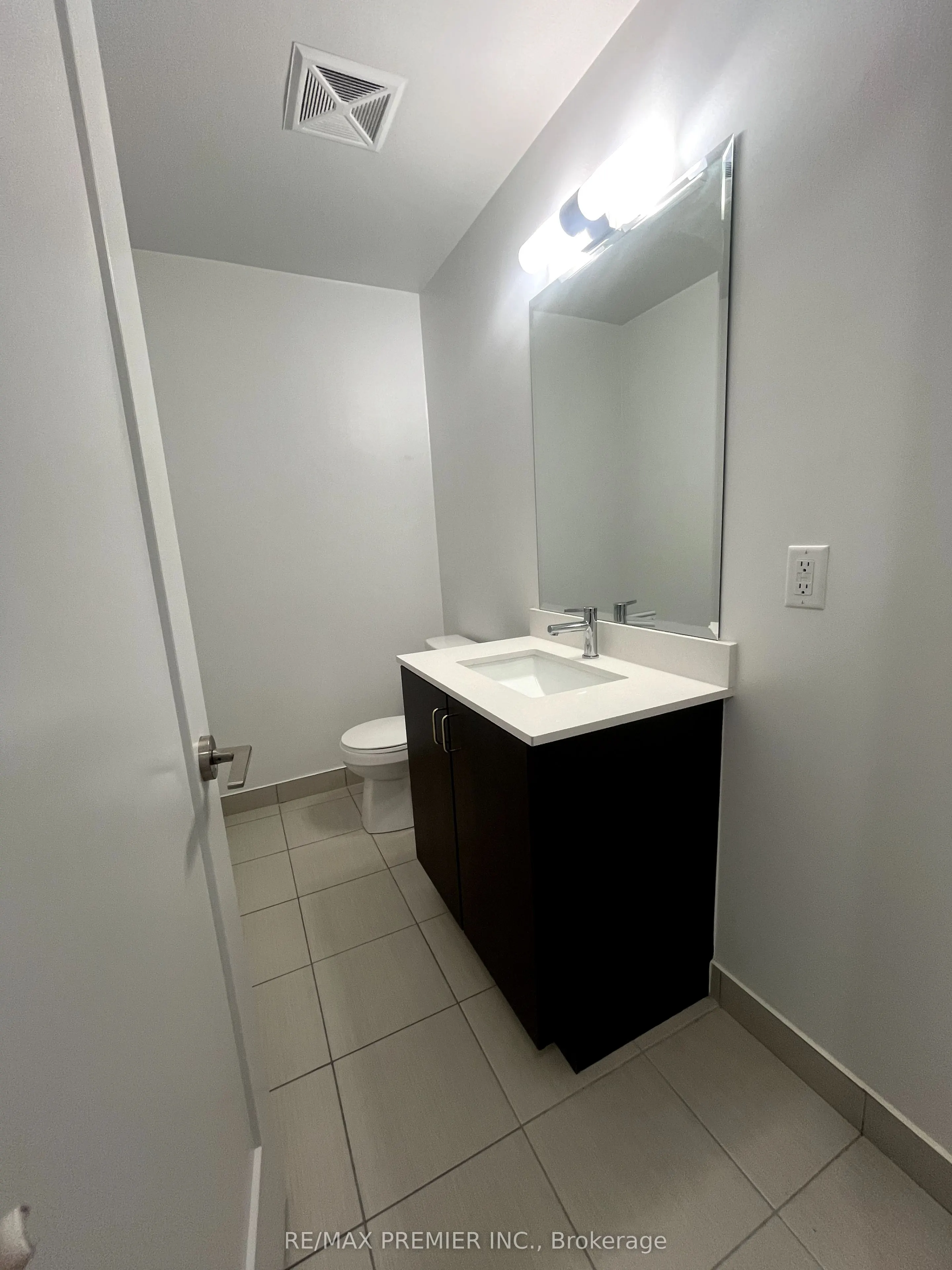 3220 Sheppard Avenue E, #213